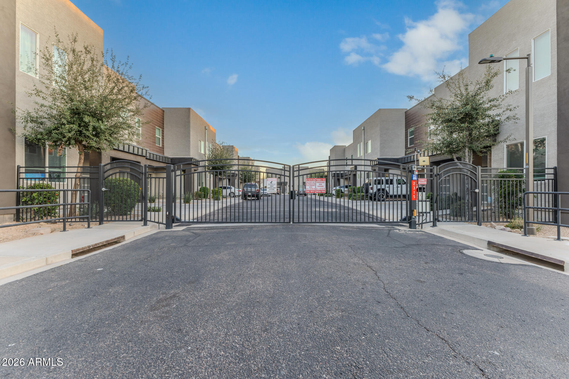 2315 E PINCHOT Avenue 126