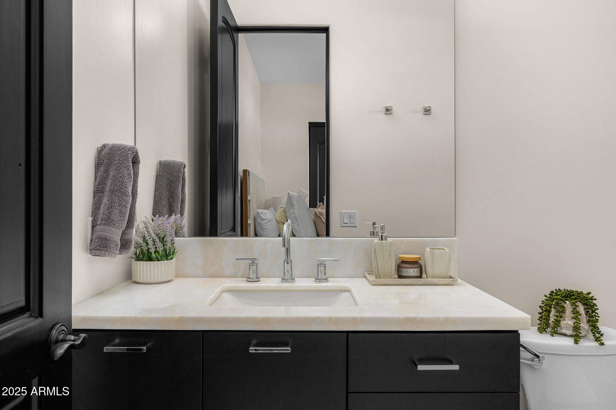 6650 N HILLSIDE Drive