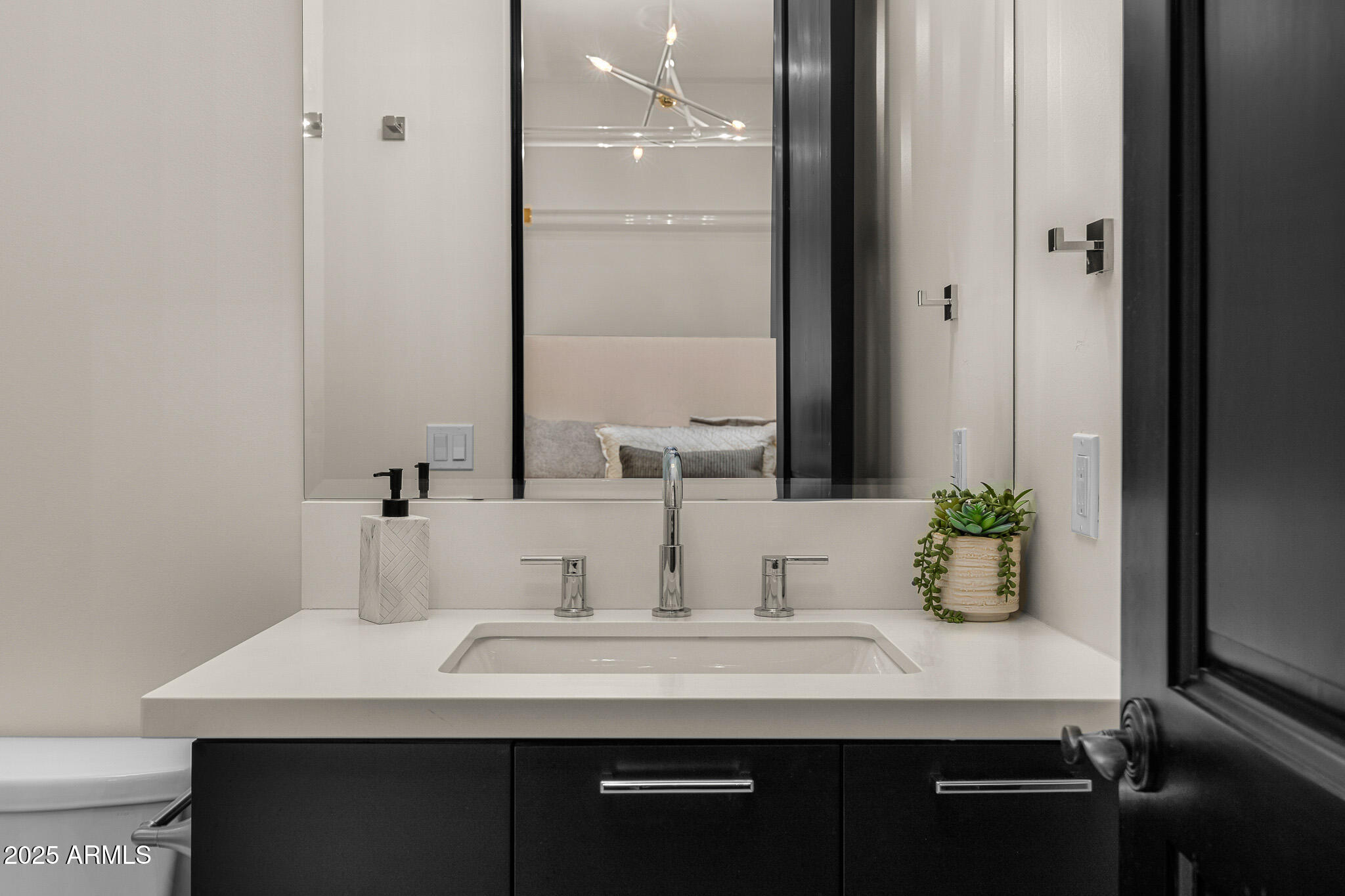 6650 N HILLSIDE Drive