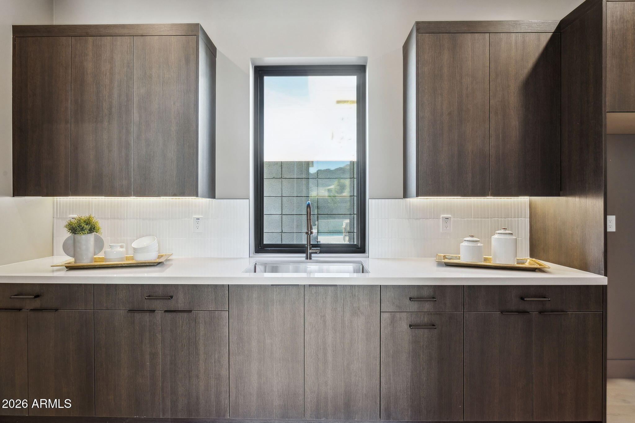 1832 E PALMAIRE Avenue