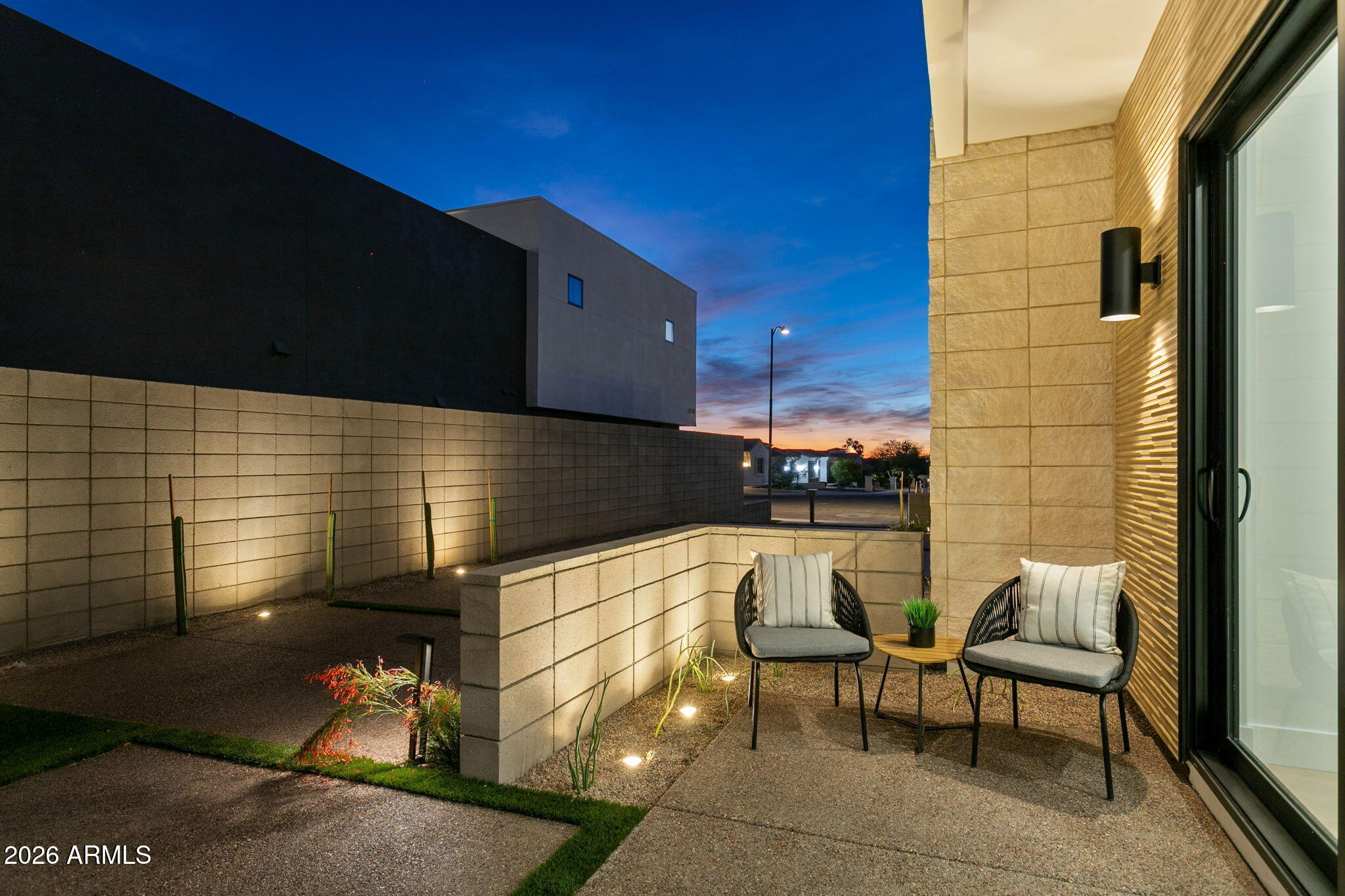 1832 E PALMAIRE Avenue