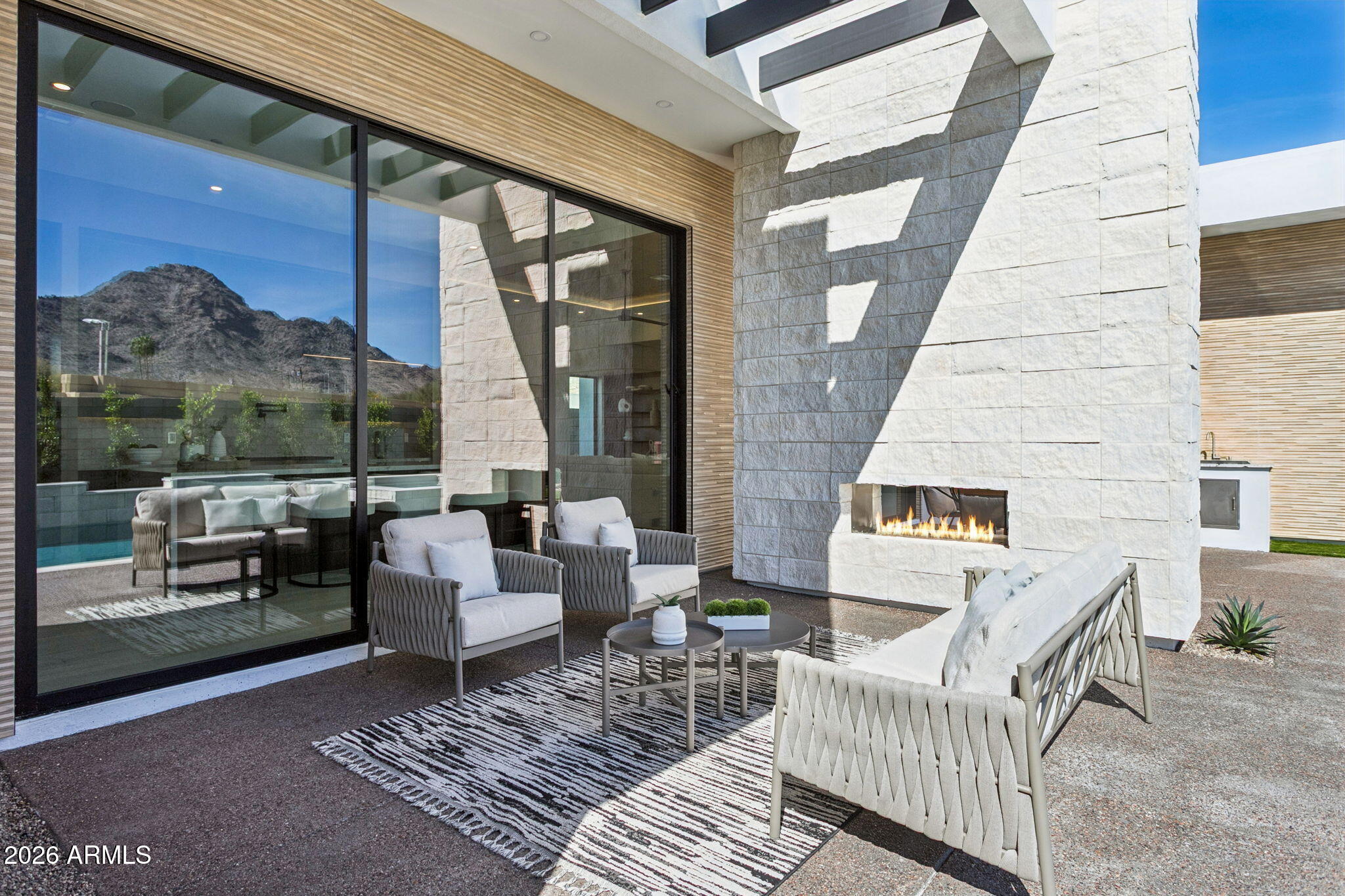 1832 E PALMAIRE Avenue