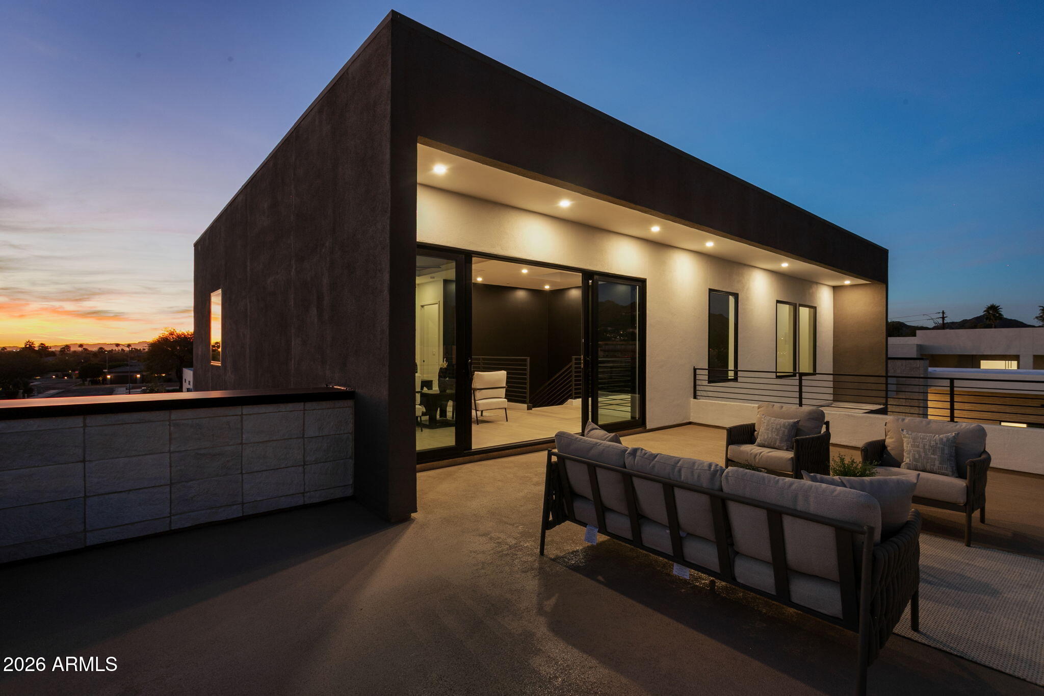 1832 E PALMAIRE Avenue