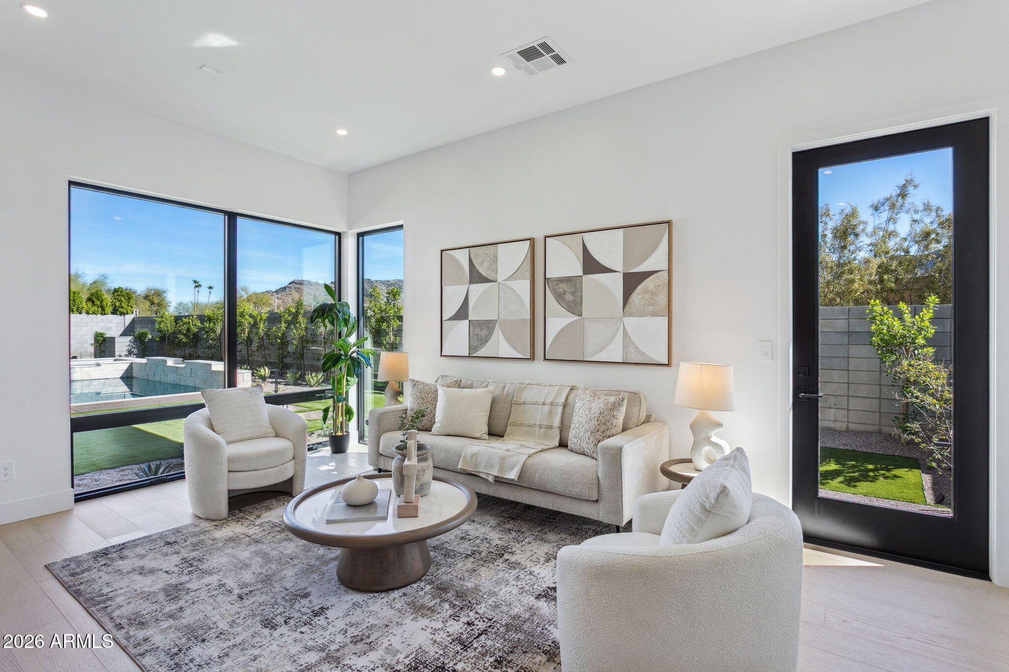 1832 E PALMAIRE Avenue