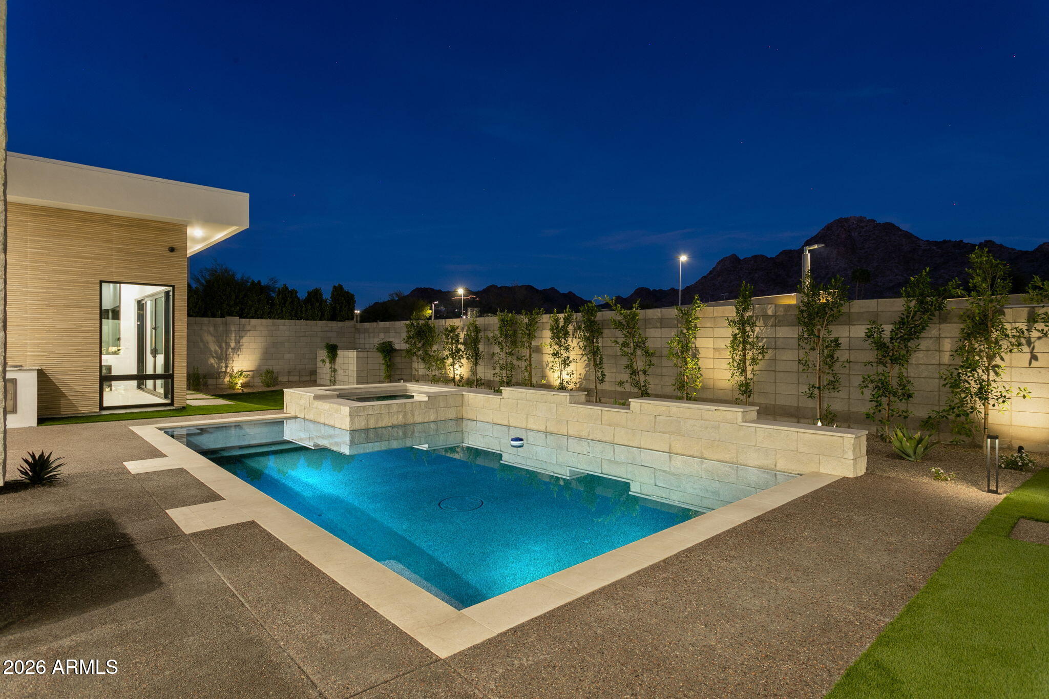 1832 E PALMAIRE Avenue