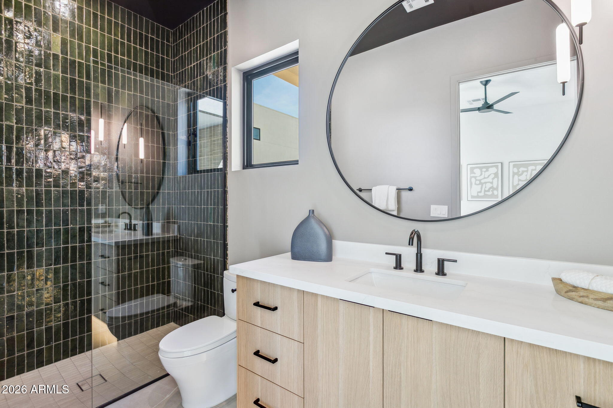 1832 E PALMAIRE Avenue