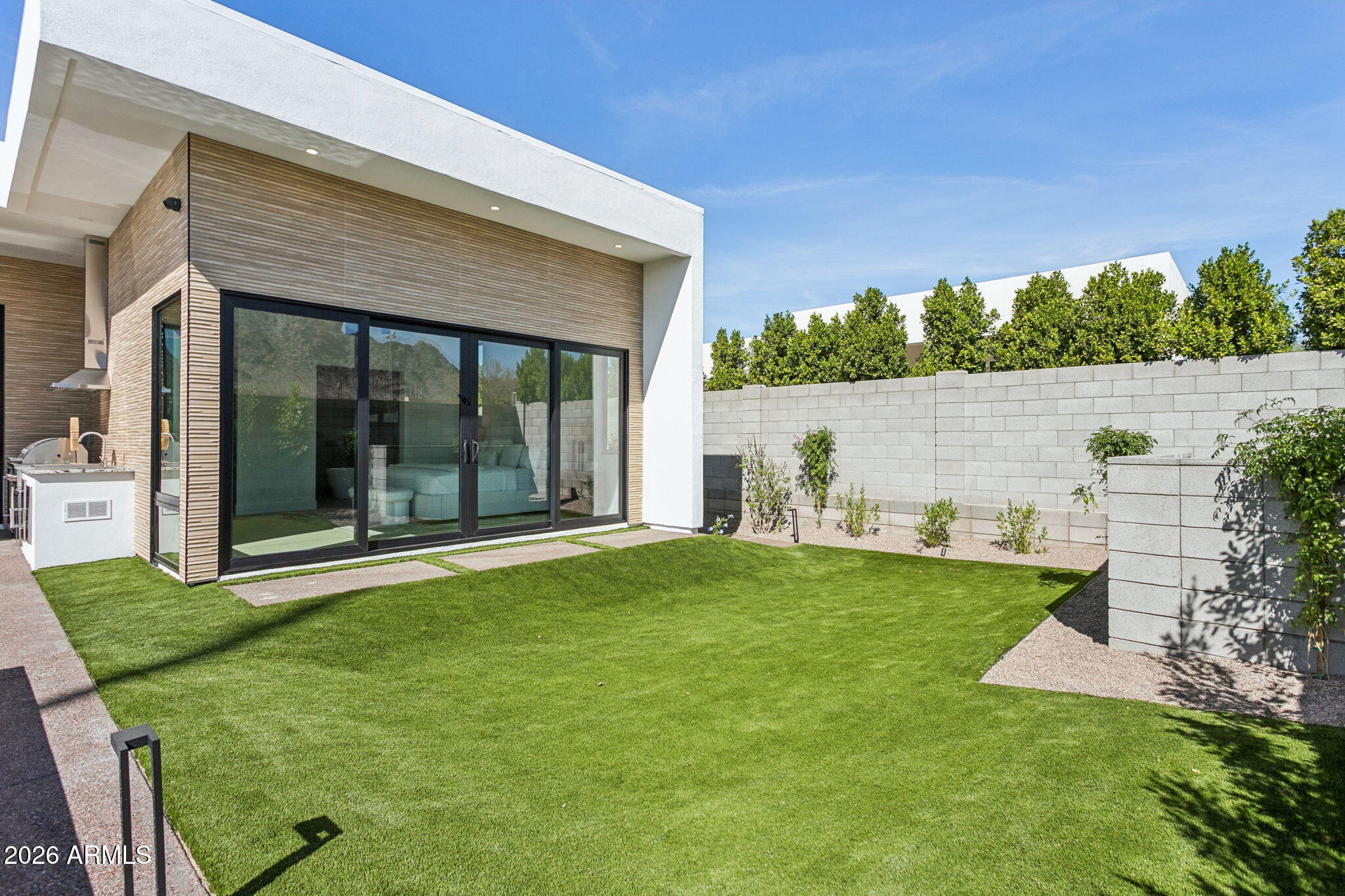 1832 E PALMAIRE Avenue