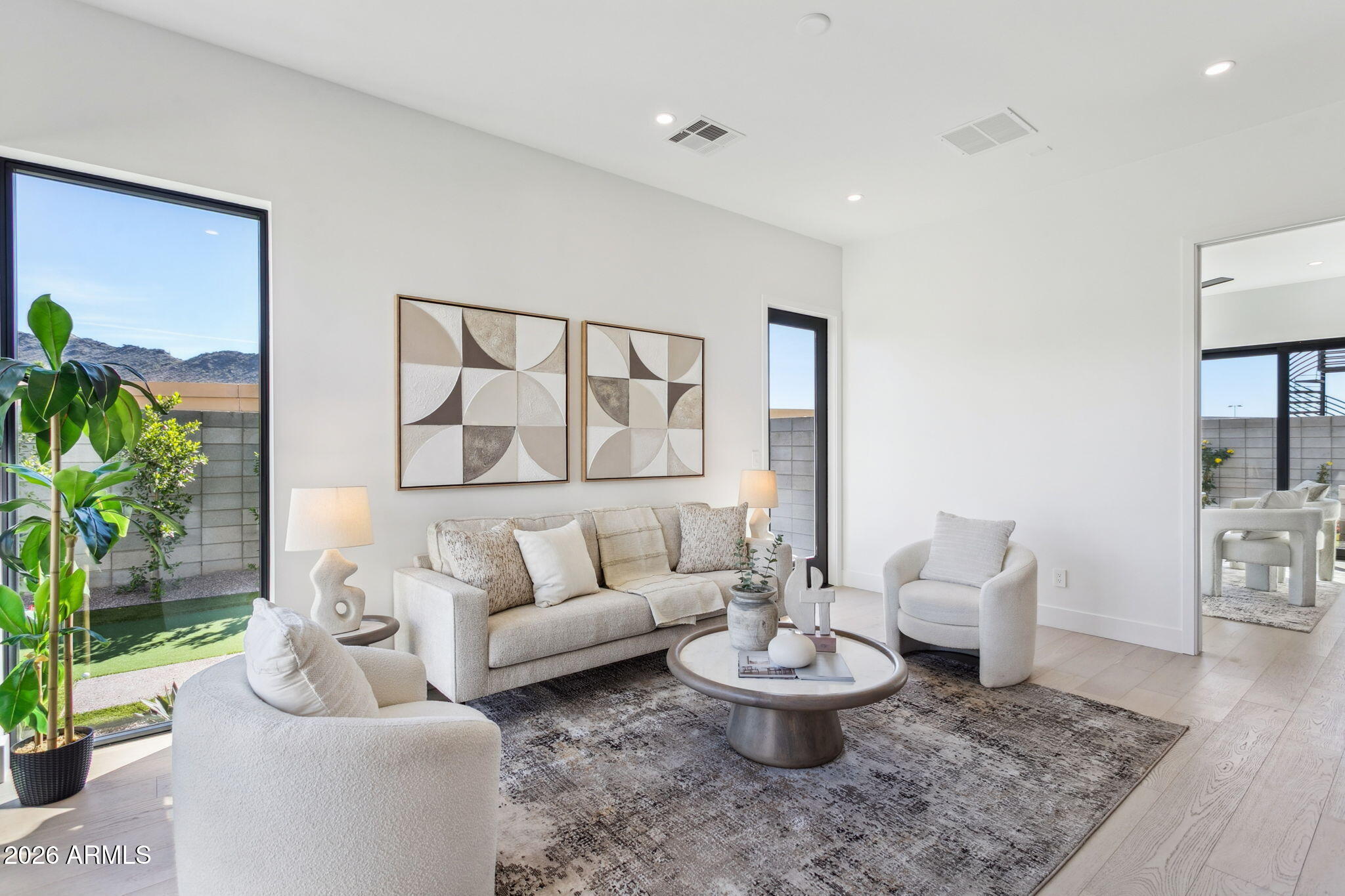 1832 E PALMAIRE Avenue