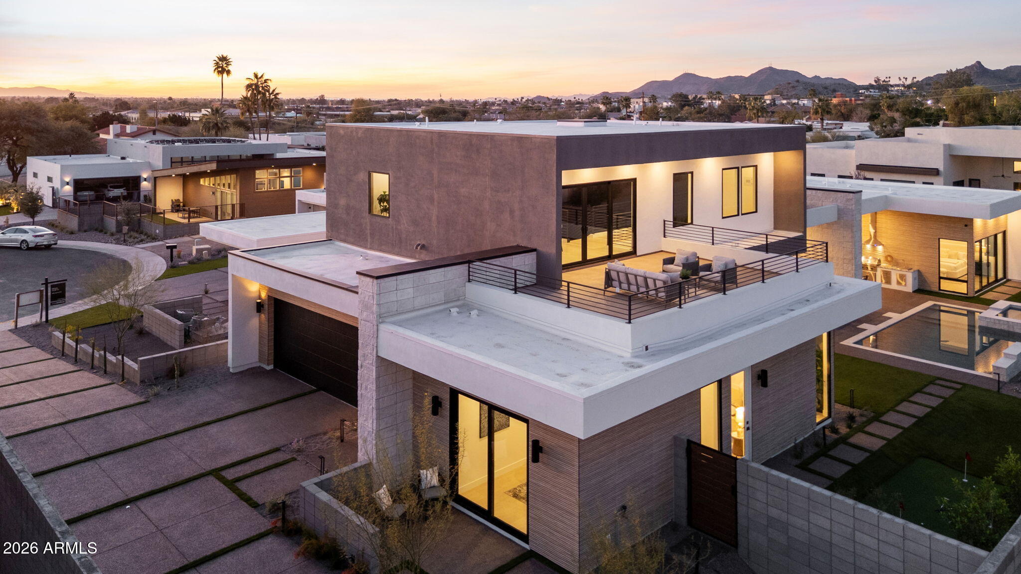 1832 E PALMAIRE Avenue