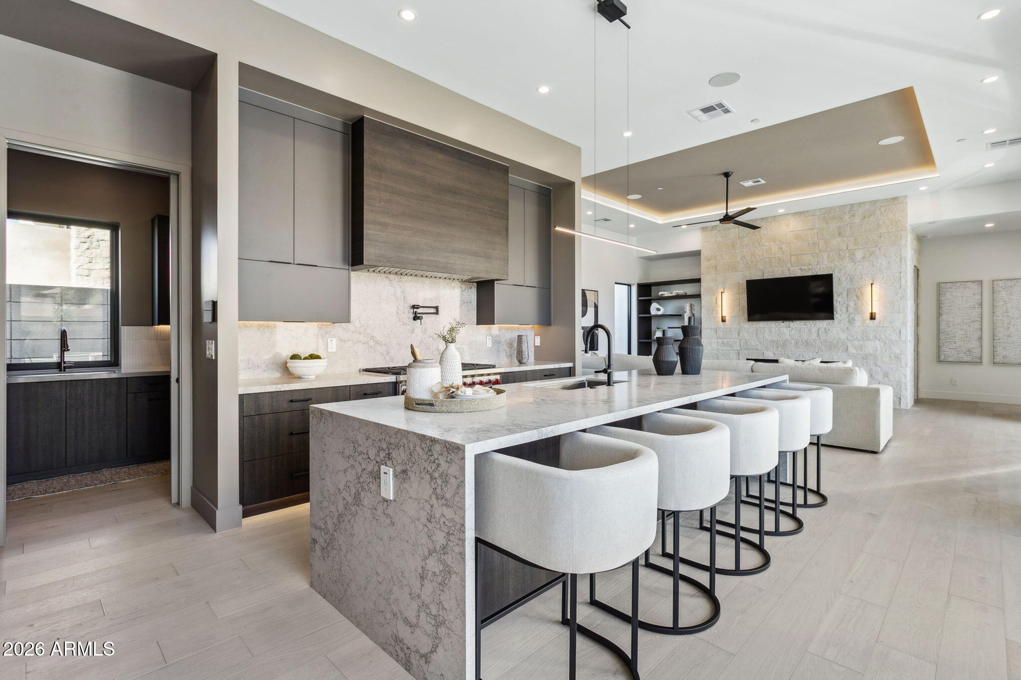 1832 E PALMAIRE Avenue