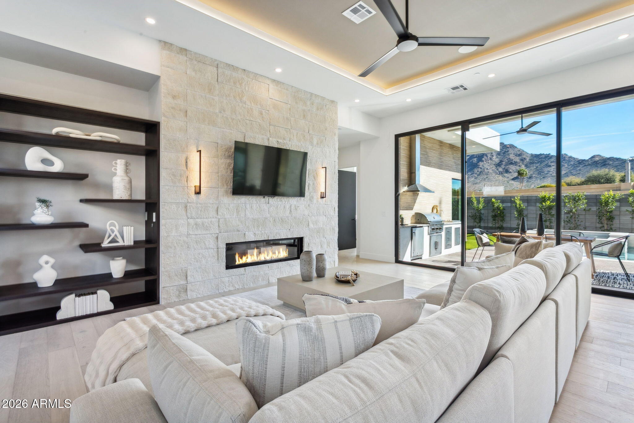 1832 E PALMAIRE Avenue