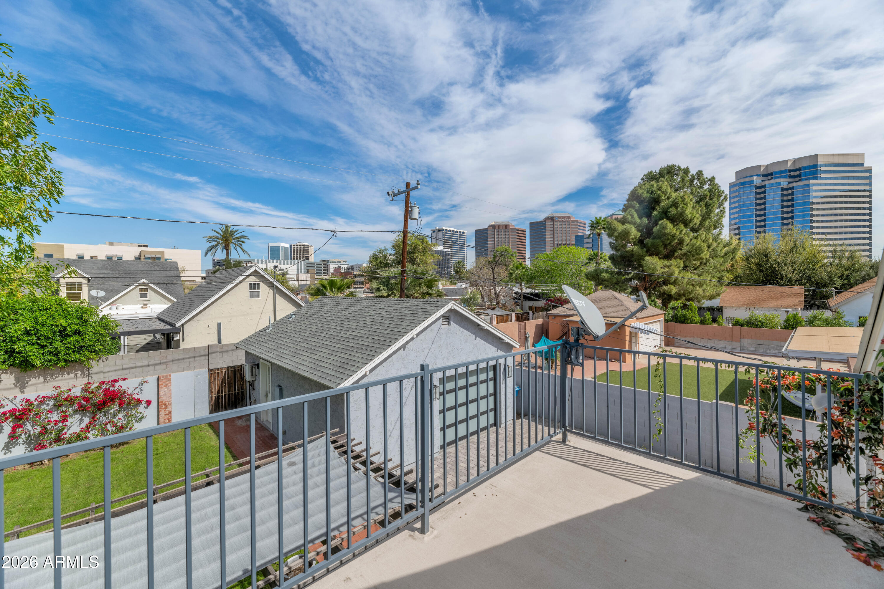 114 W WINDSOR Avenue