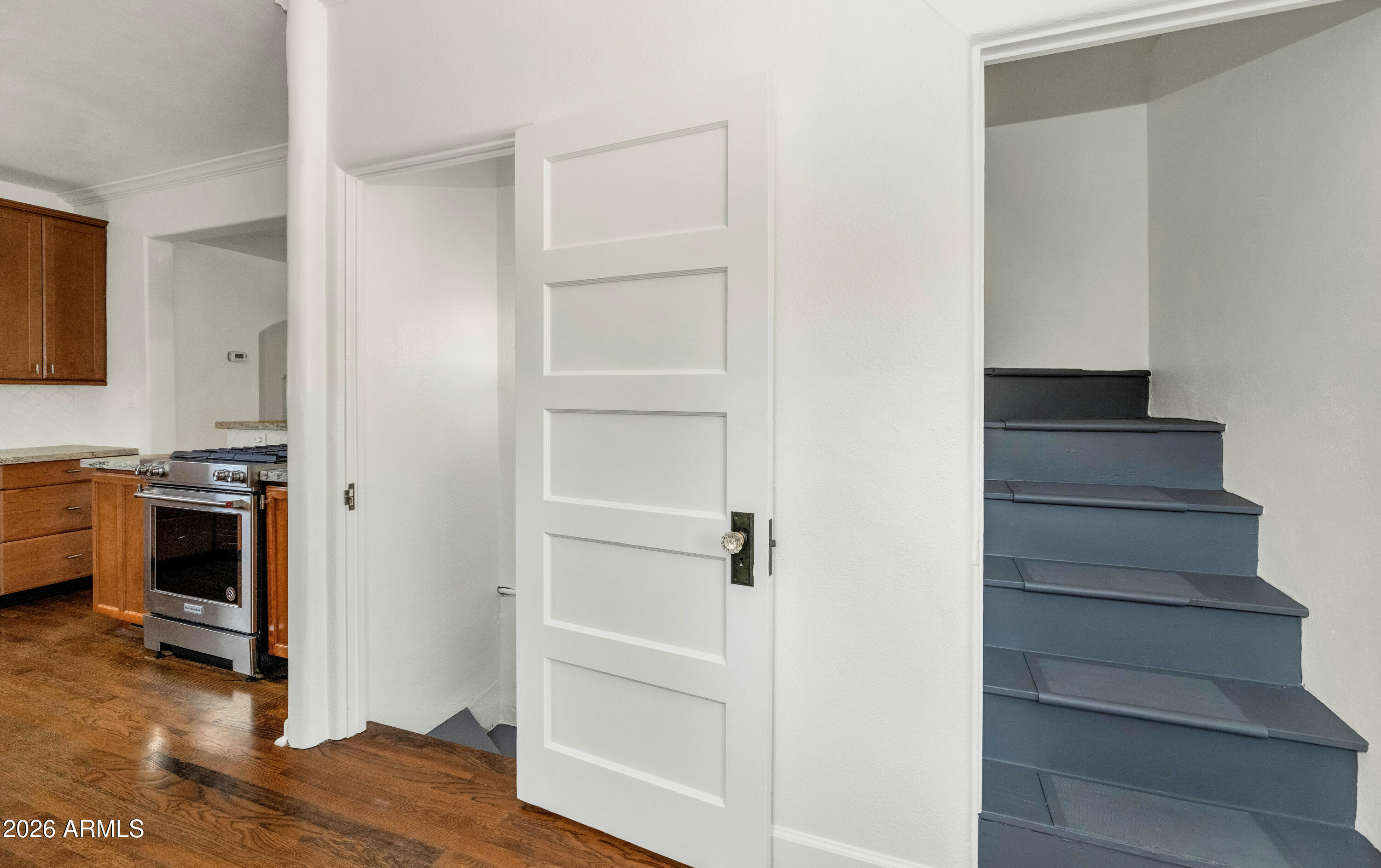 114 W WINDSOR Avenue