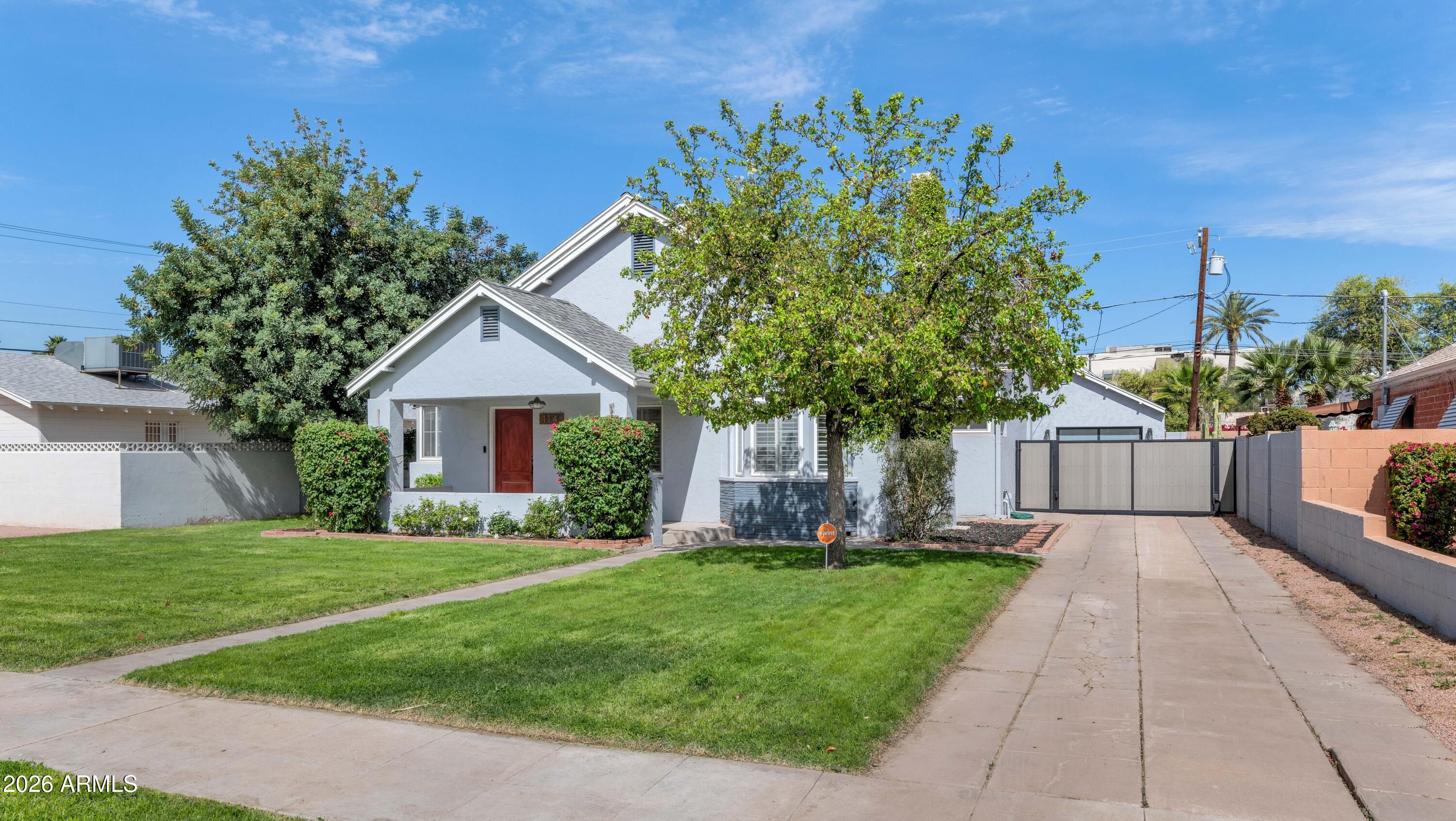 114 W WINDSOR Avenue