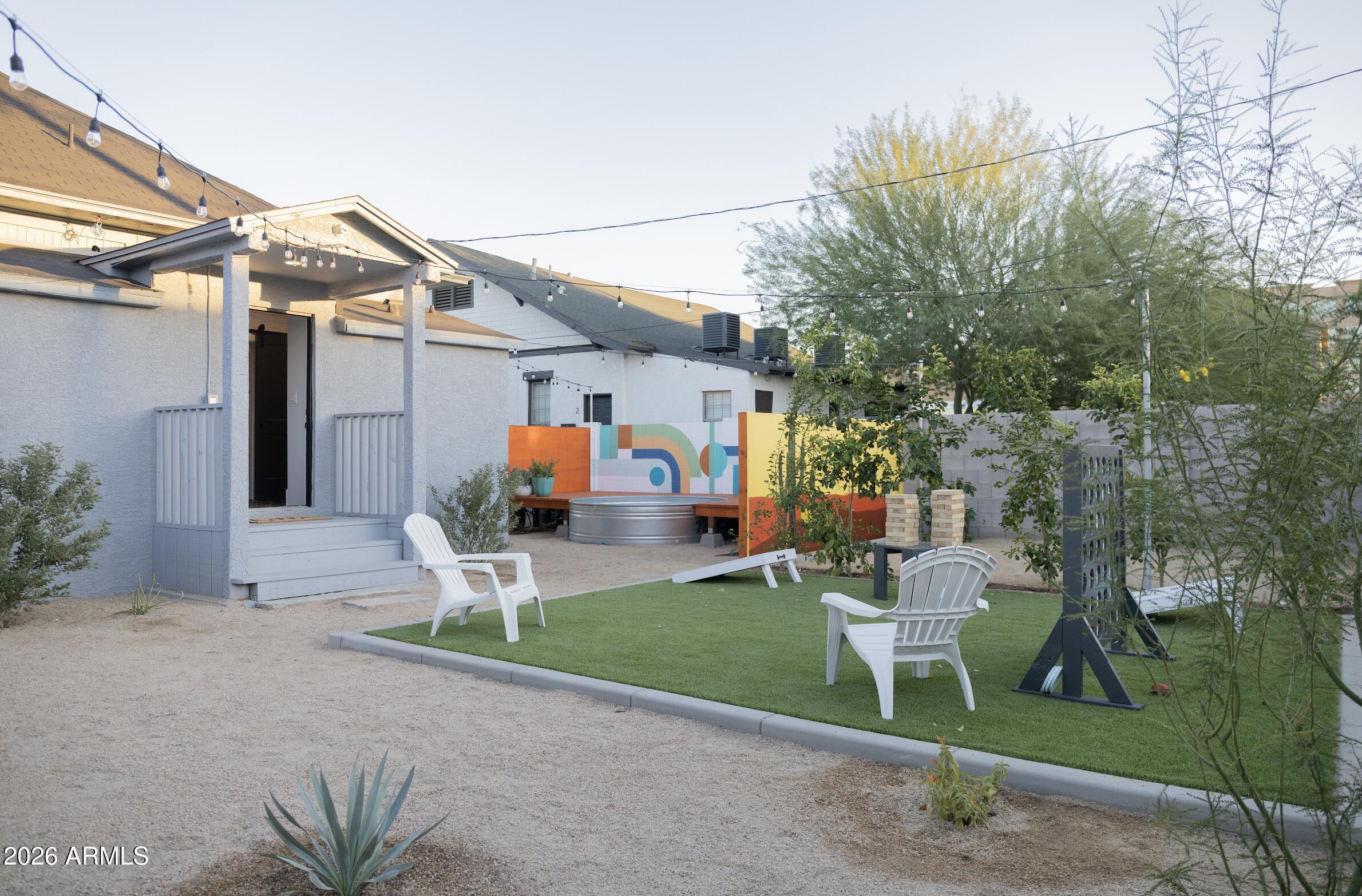 138 N 11TH Avenue
