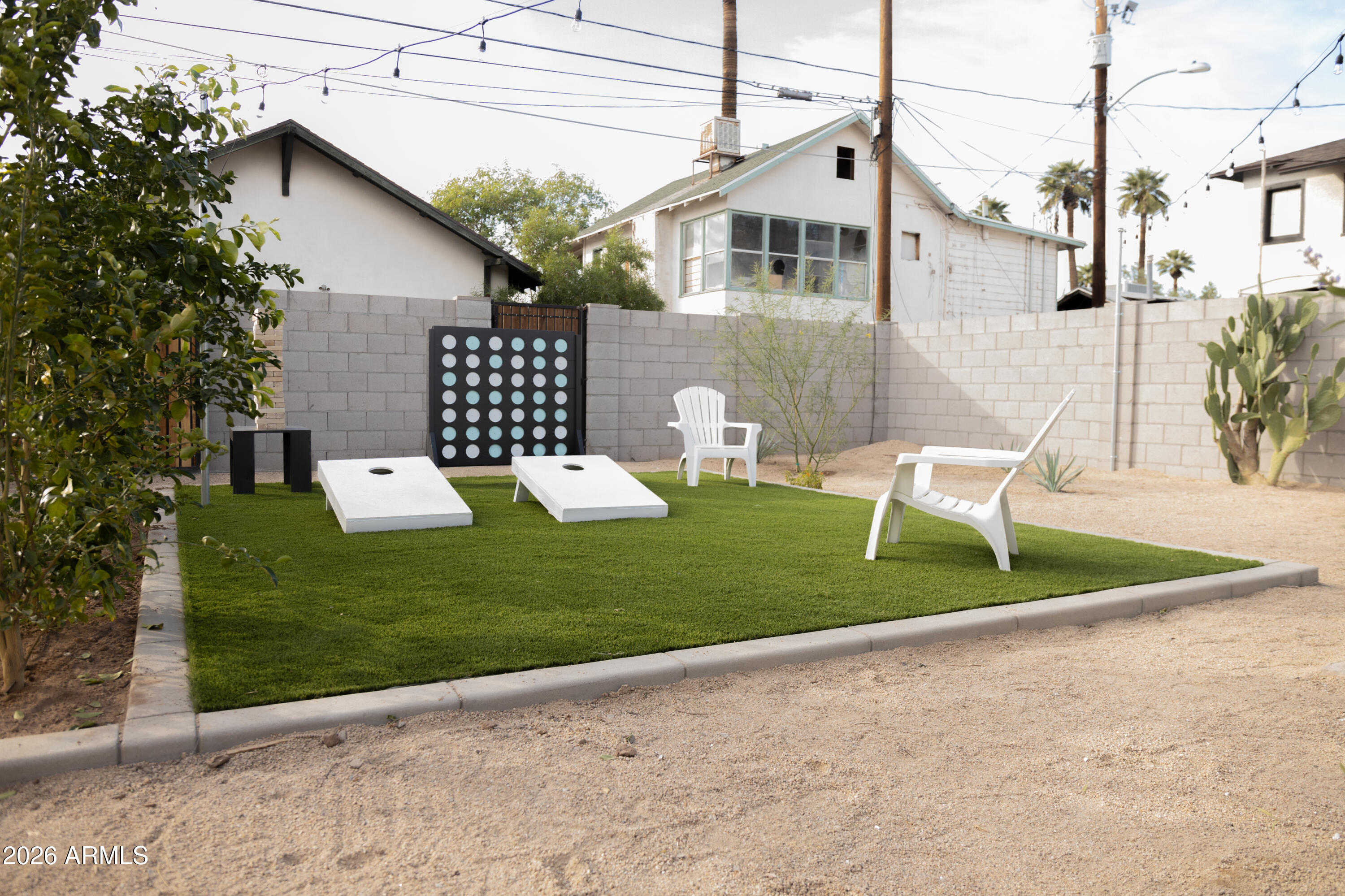 138 N 11TH Avenue