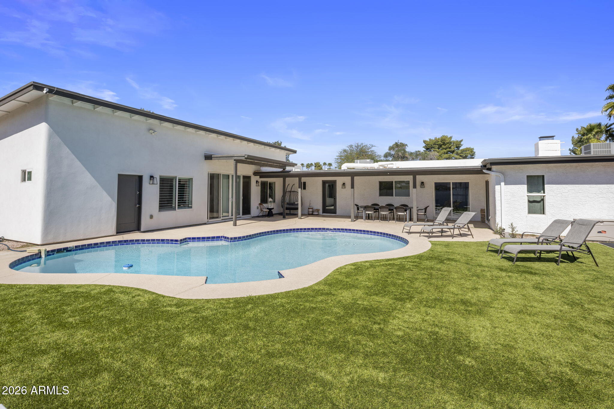 5839 E VOLTAIRE Avenue