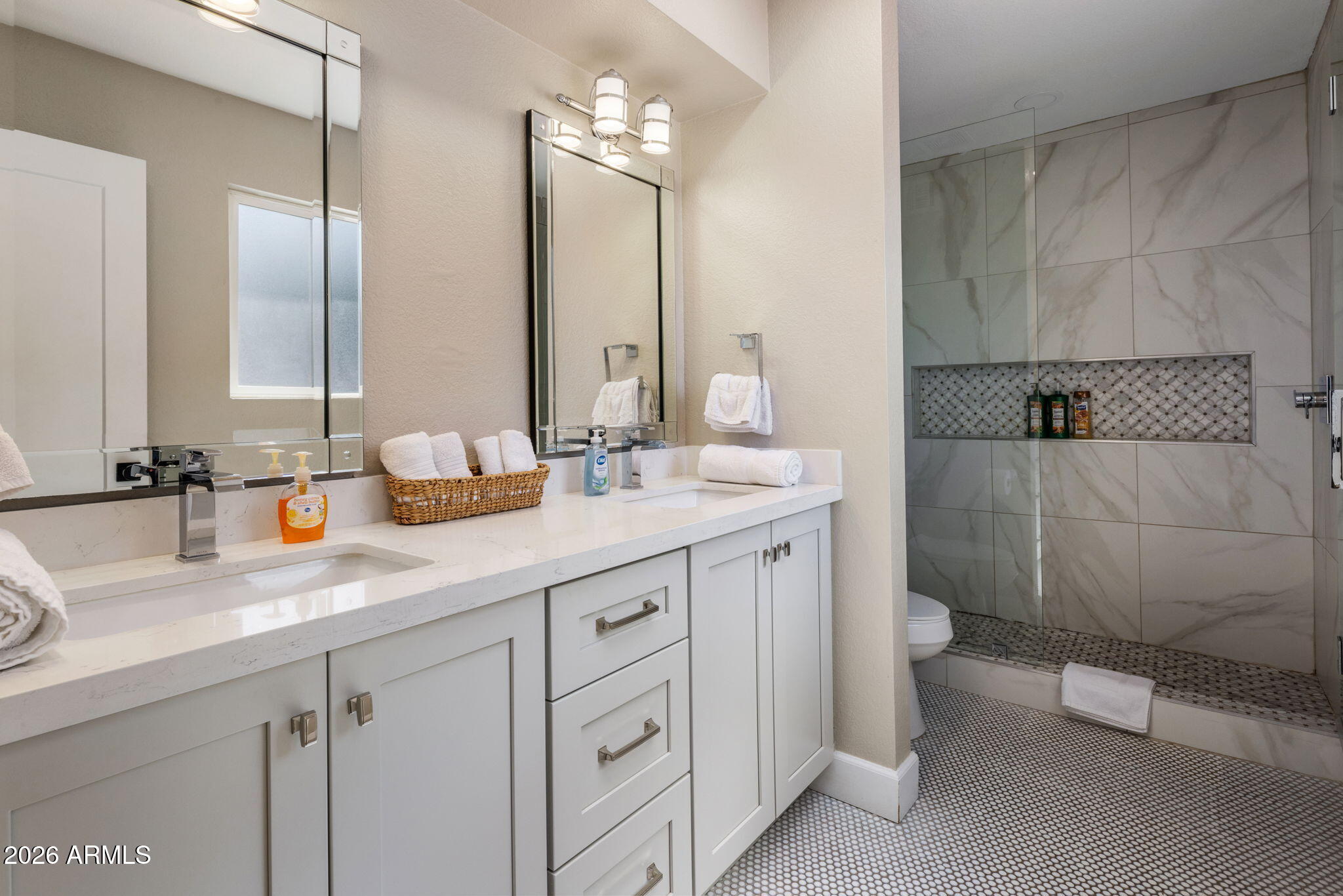 5839 E VOLTAIRE Avenue