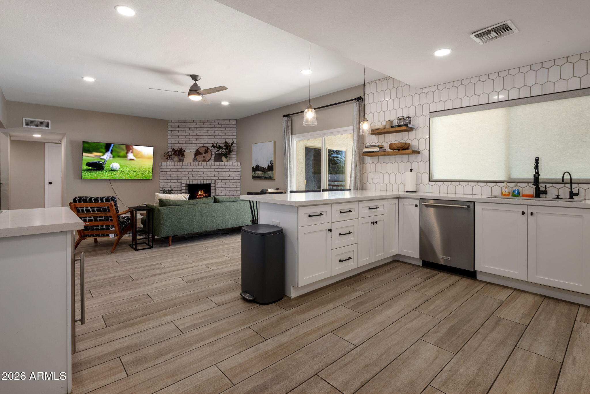 5839 E VOLTAIRE Avenue