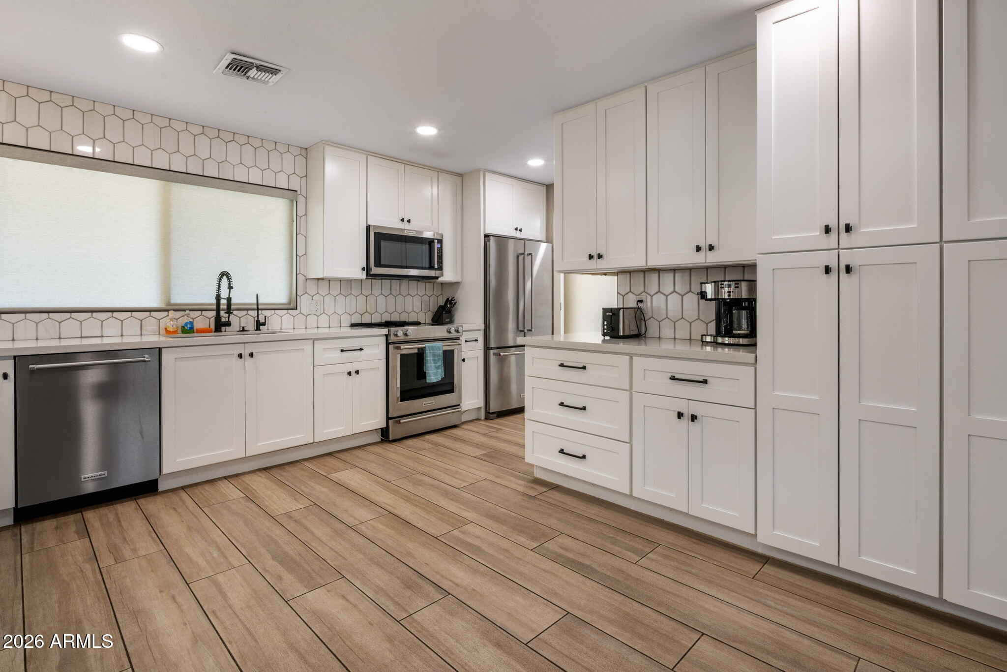 5839 E VOLTAIRE Avenue