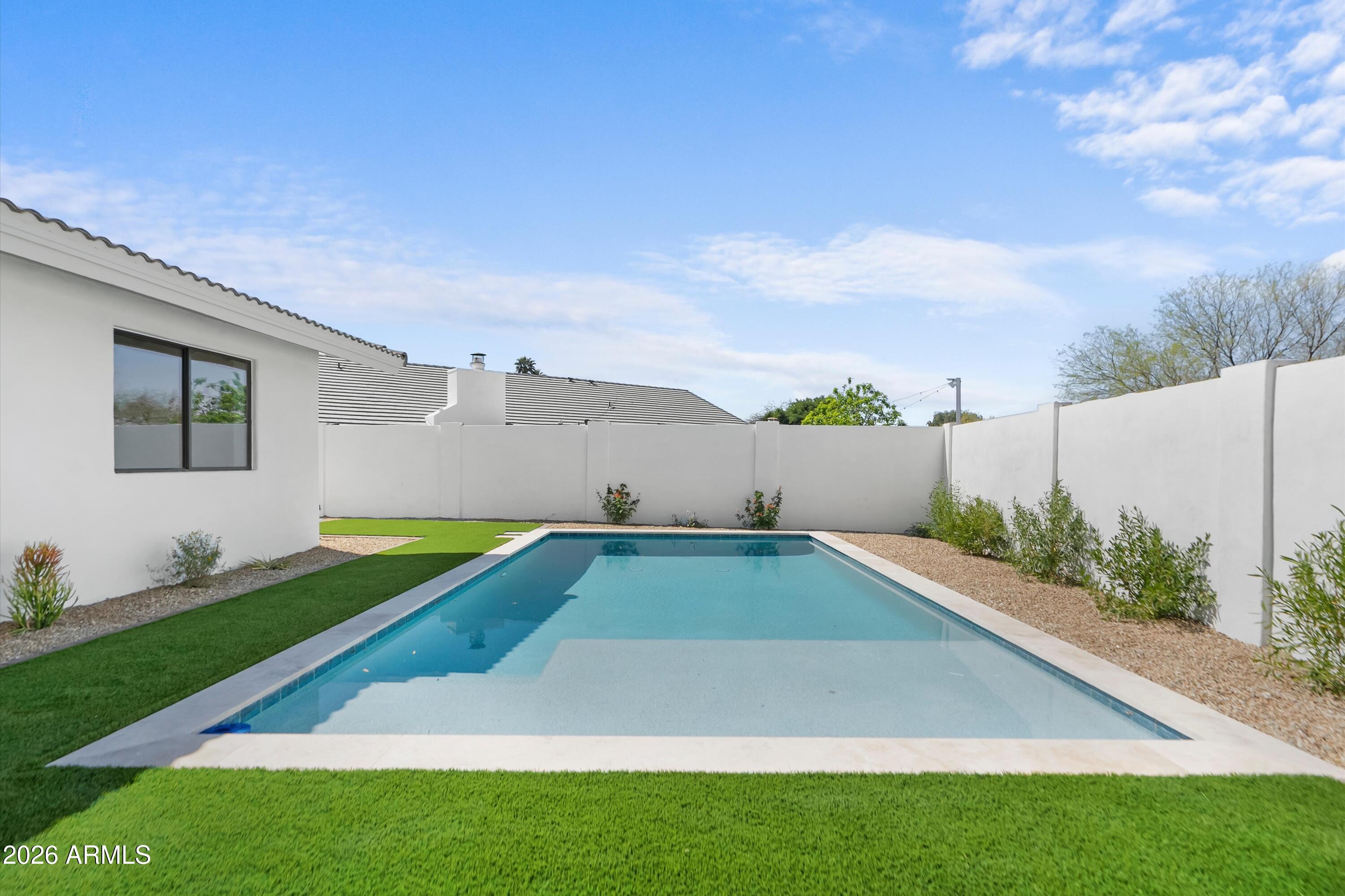 5334 E SHERIDAN Street