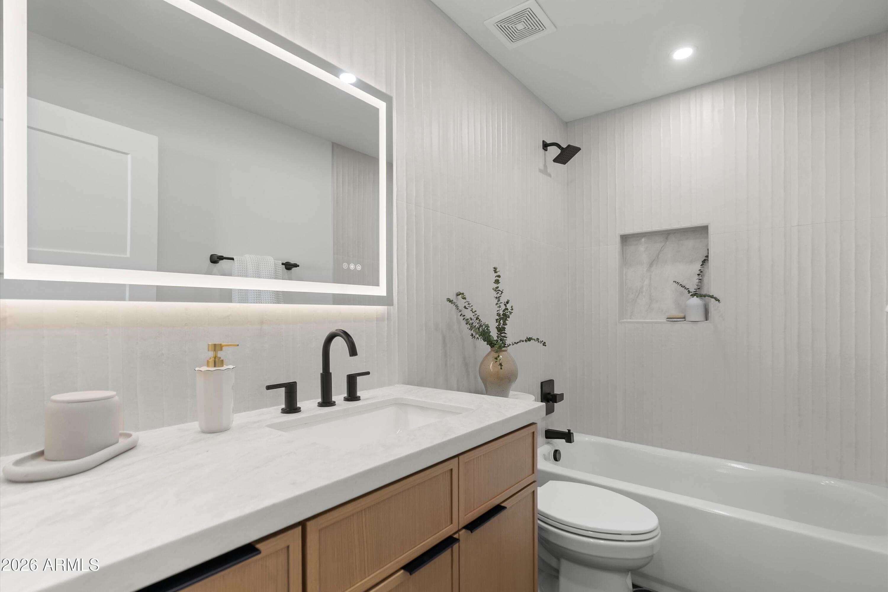 5334 E SHERIDAN Street