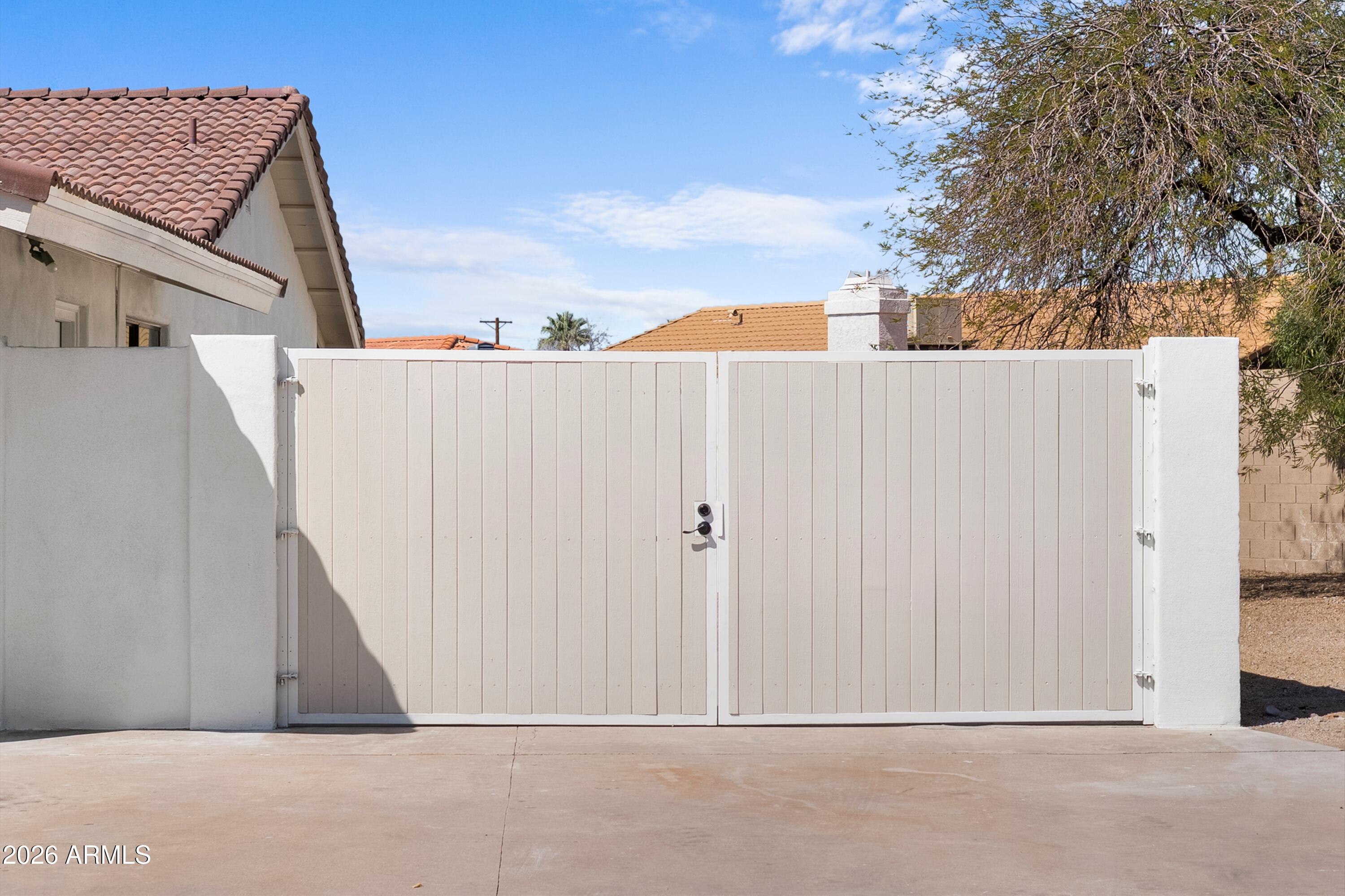 5334 E SHERIDAN Street