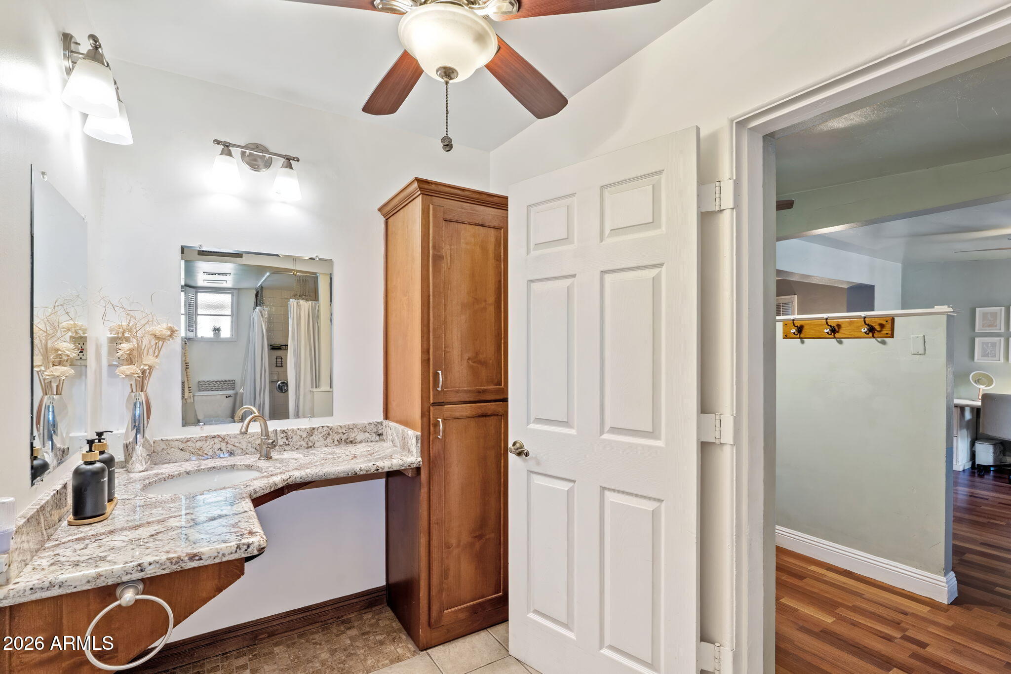 1936 W CLARENDON Avenue