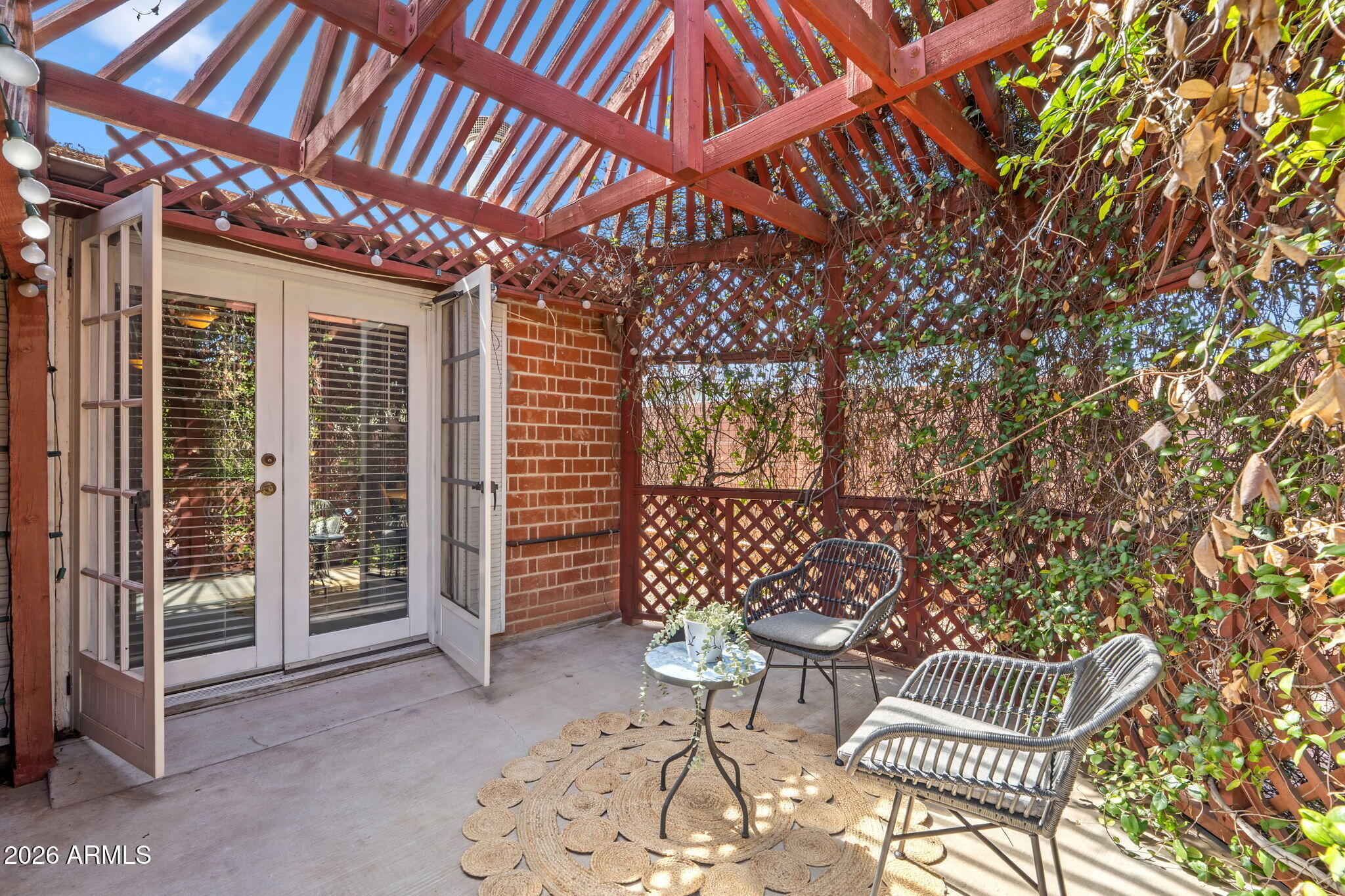 1936 W CLARENDON Avenue