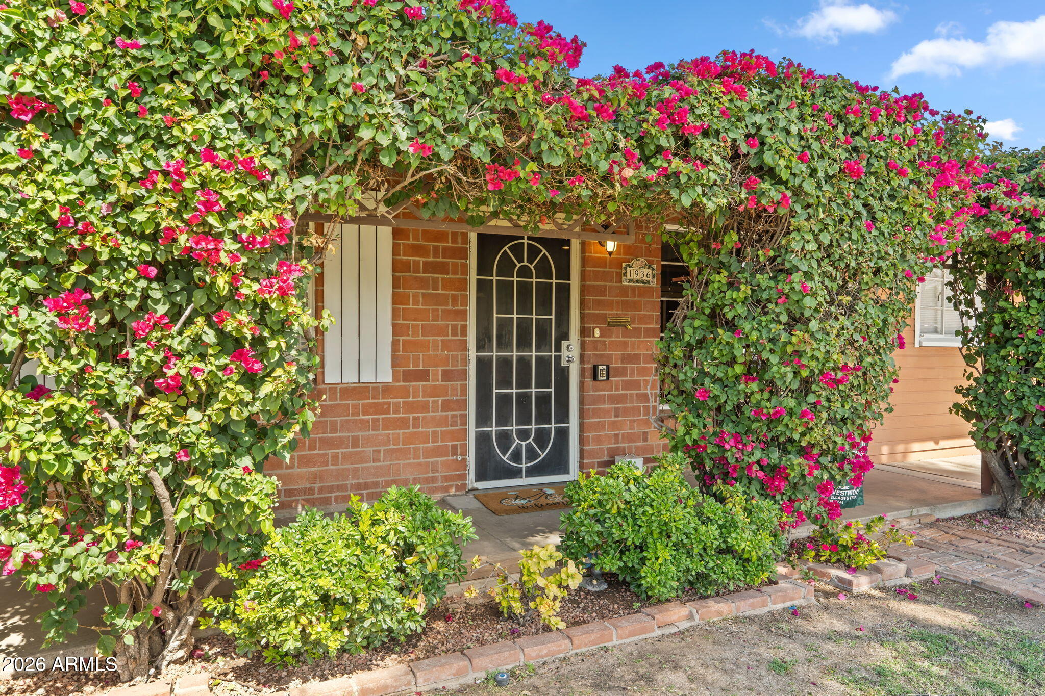 1936 W CLARENDON Avenue