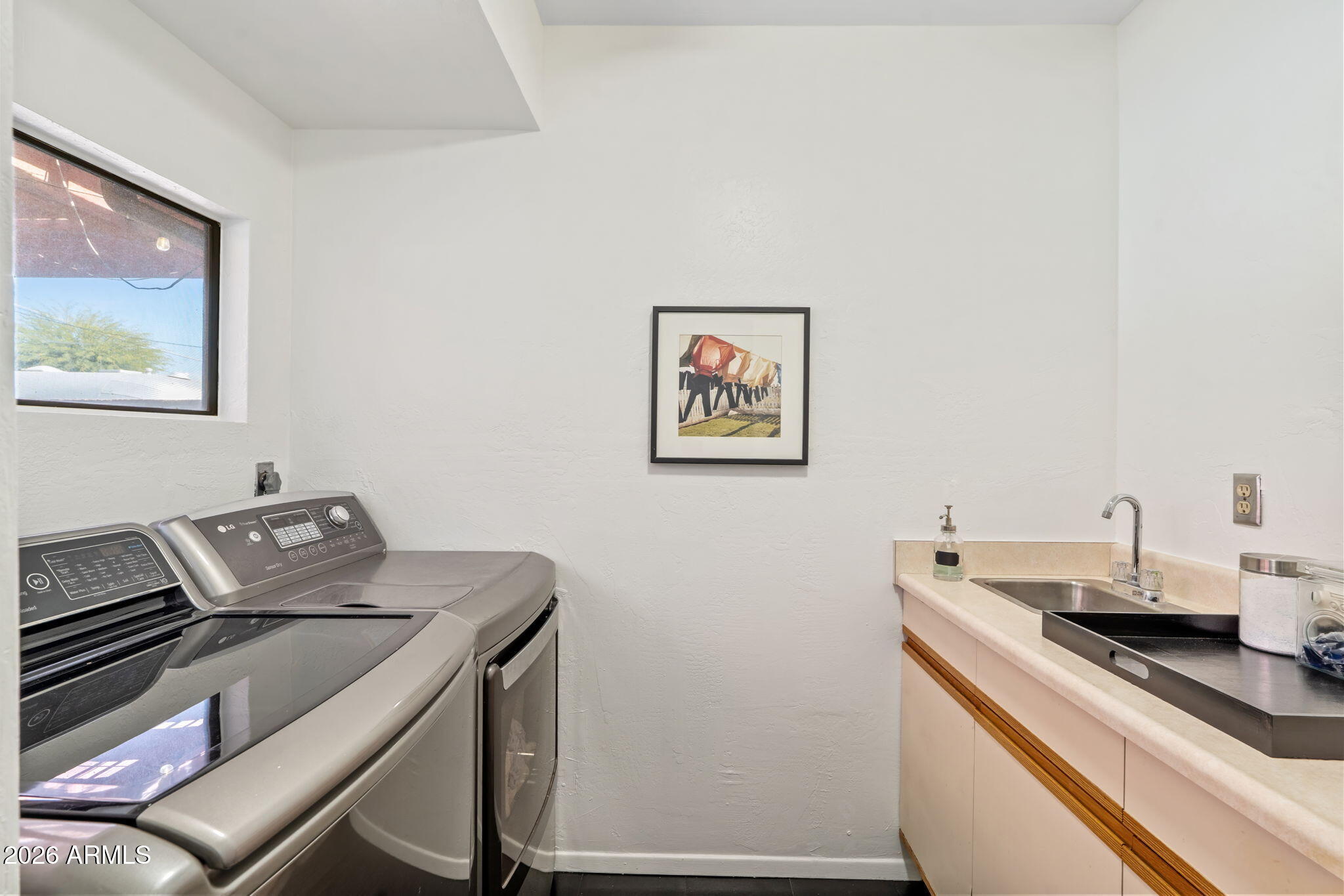 1936 W CLARENDON Avenue