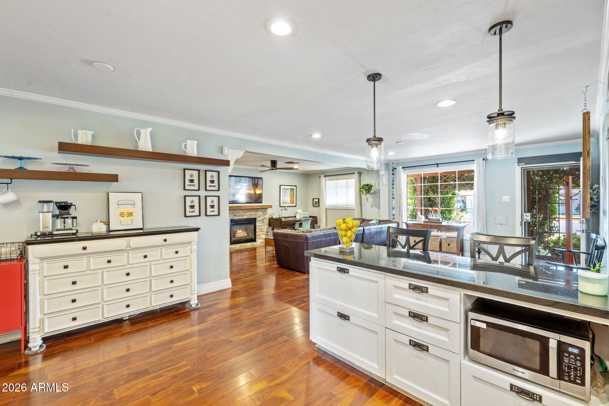 1936 W CLARENDON Avenue