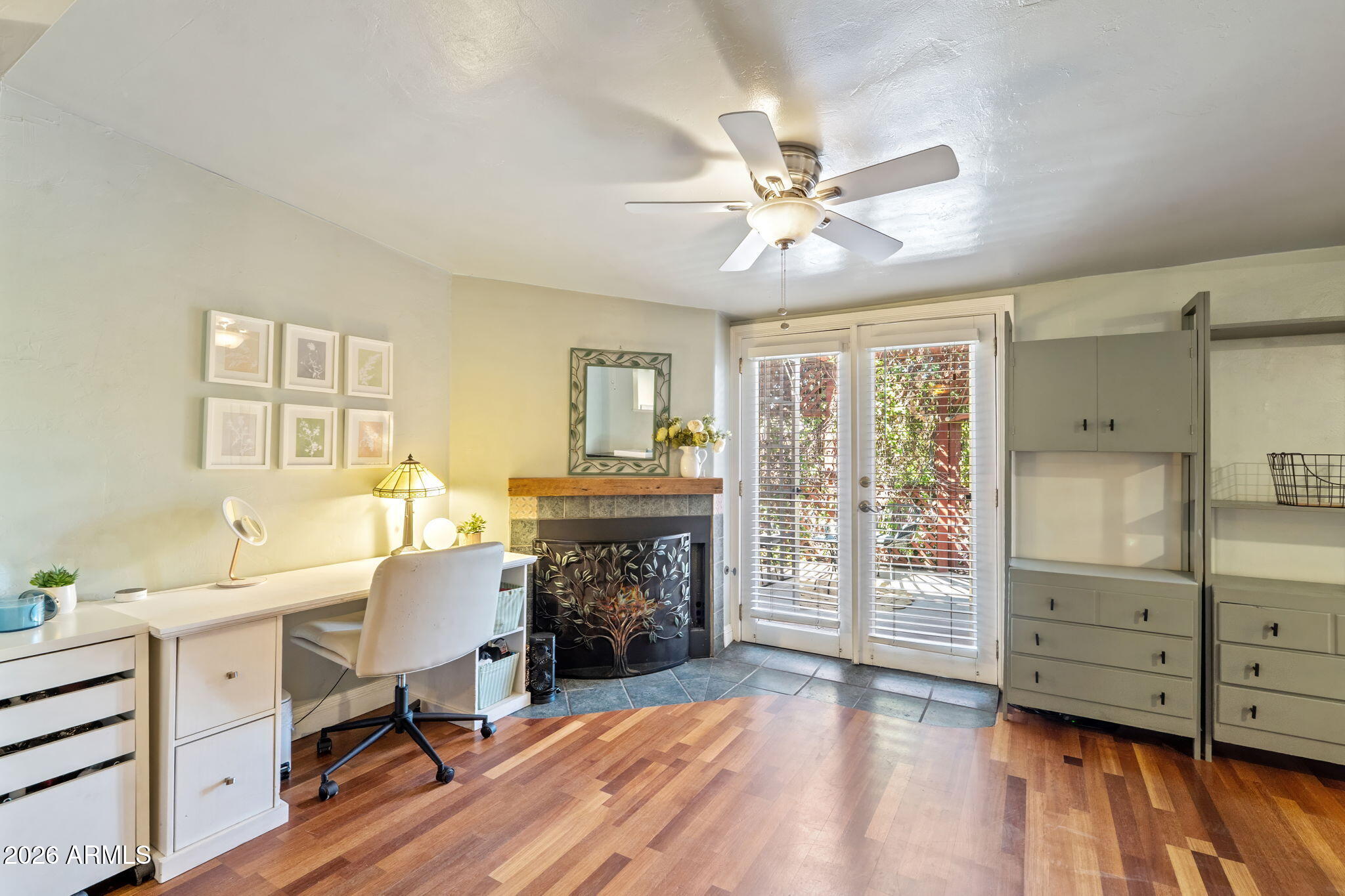 1936 W CLARENDON Avenue