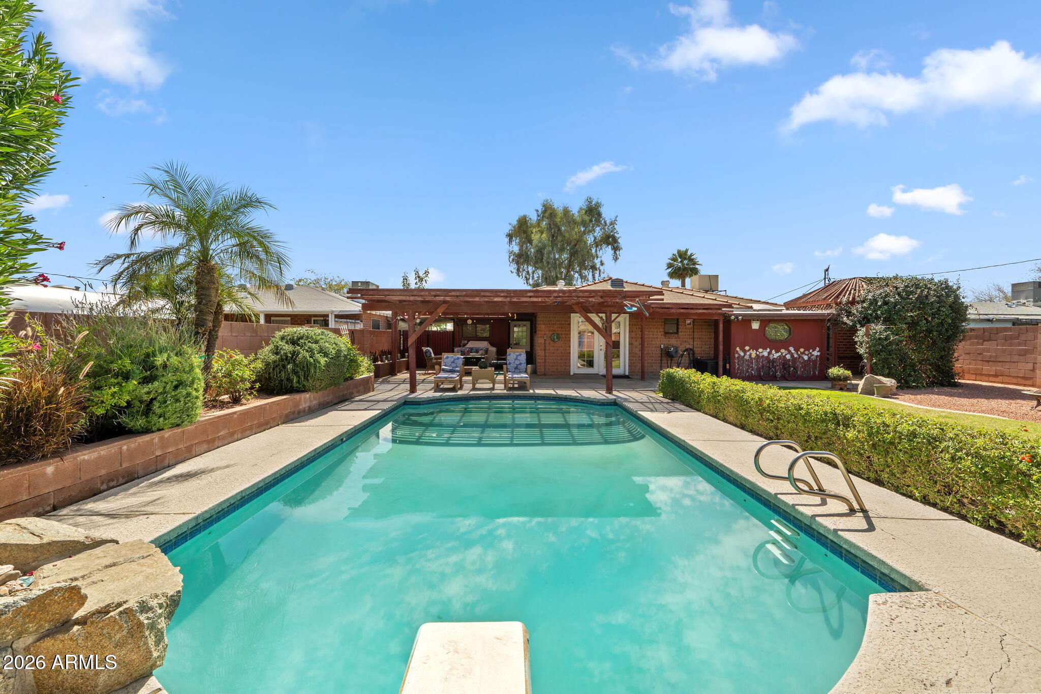 1936 W CLARENDON Avenue