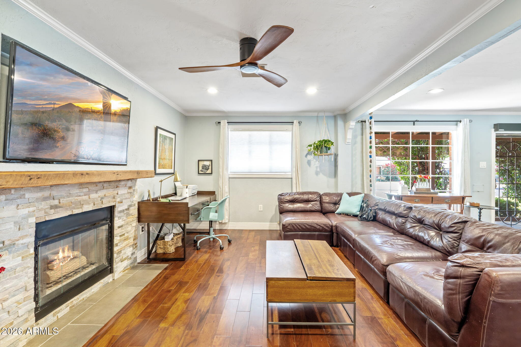 1936 W CLARENDON Avenue