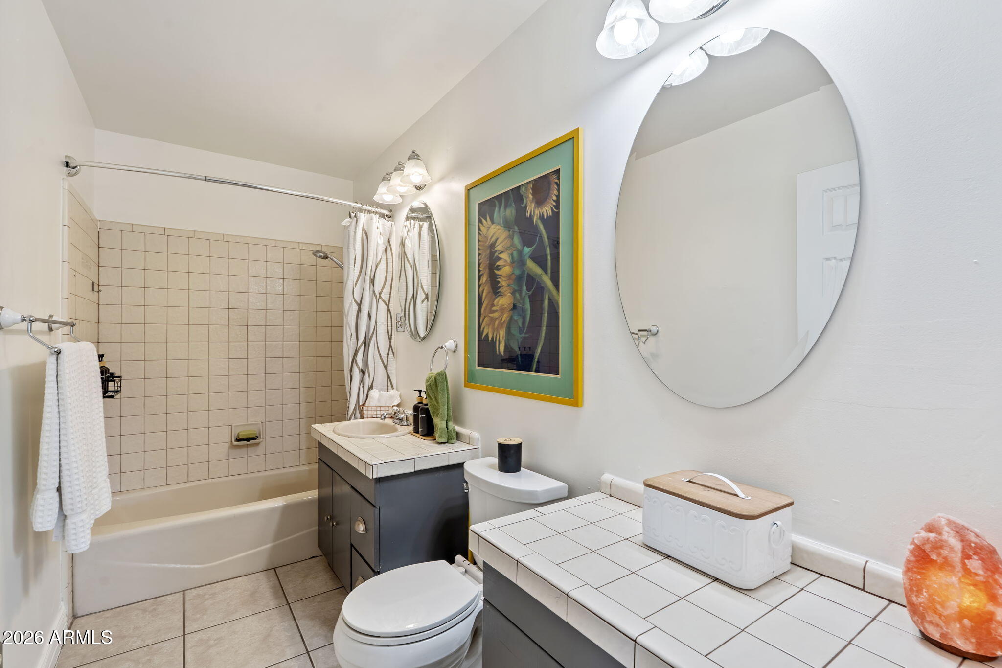 1936 W CLARENDON Avenue