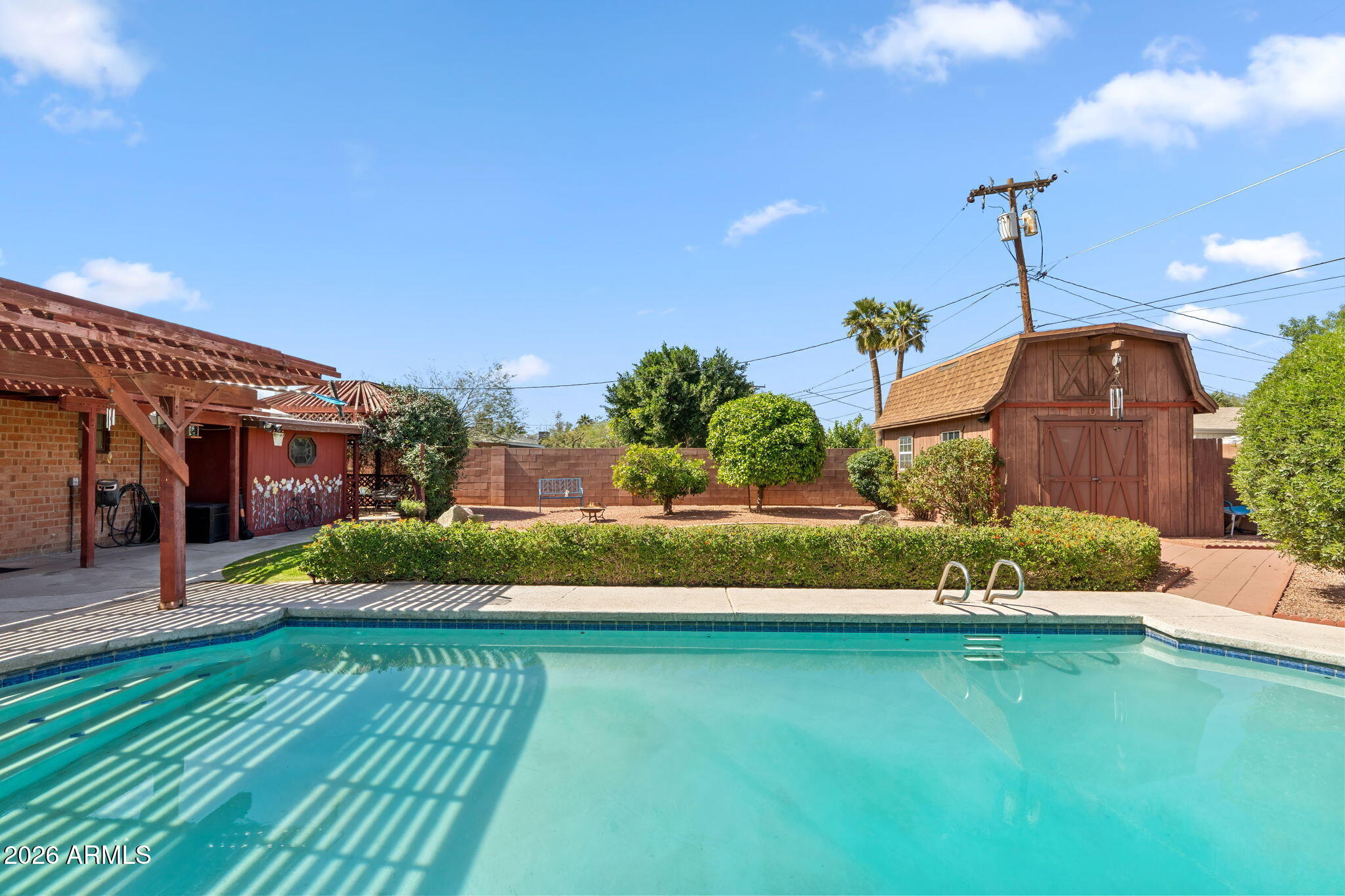 1936 W CLARENDON Avenue