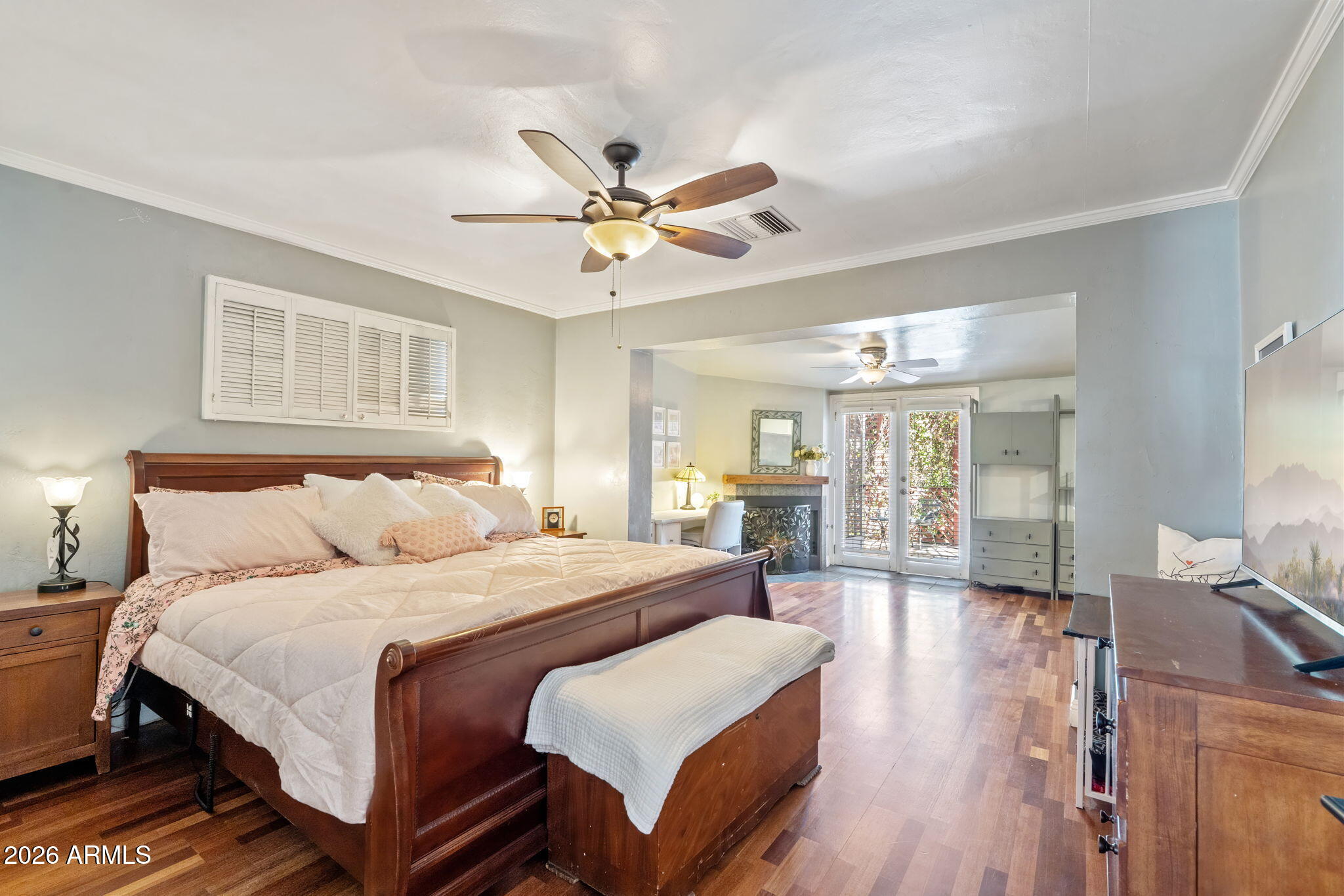 1936 W CLARENDON Avenue