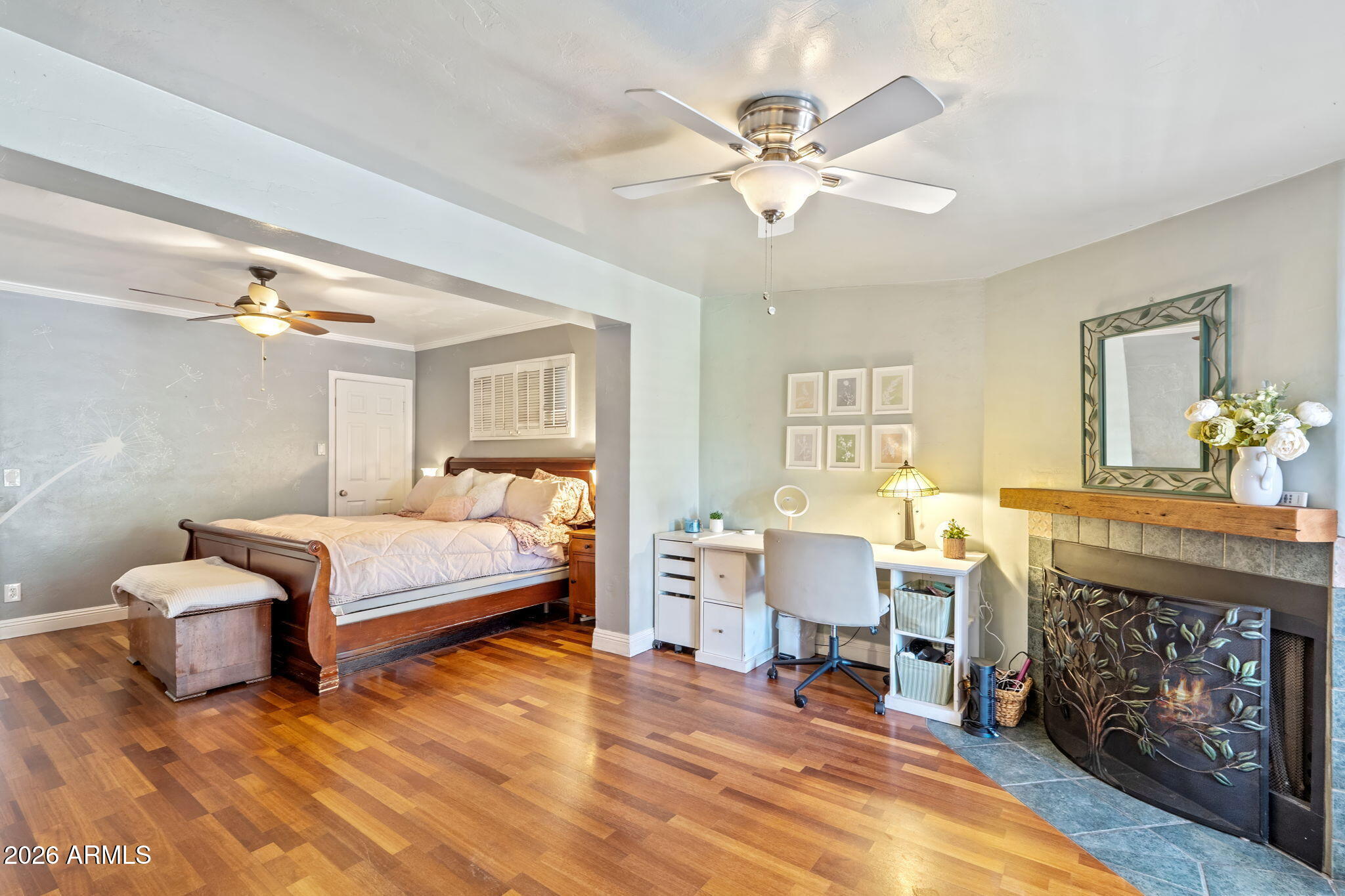 1936 W CLARENDON Avenue