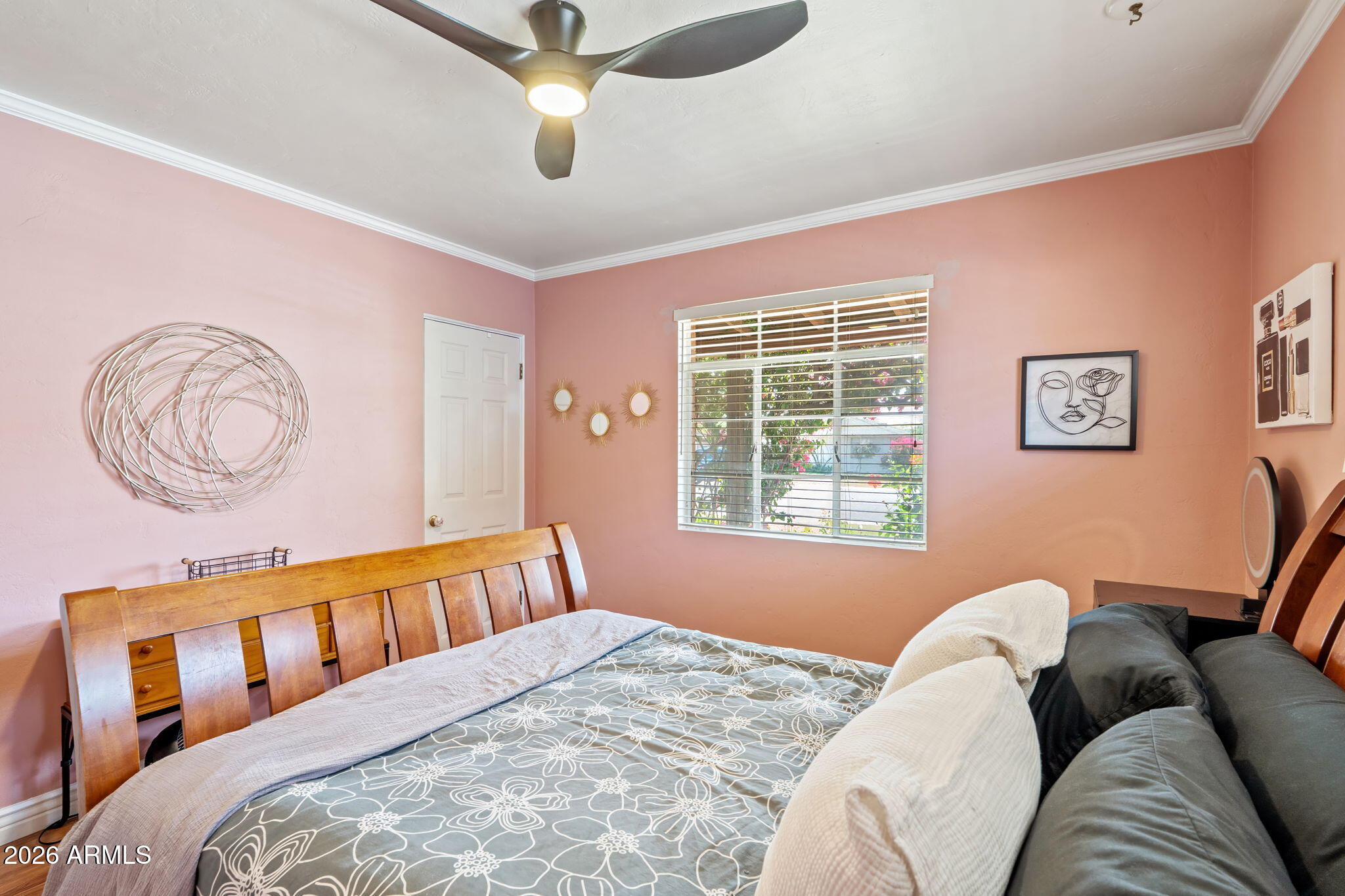 1936 W CLARENDON Avenue