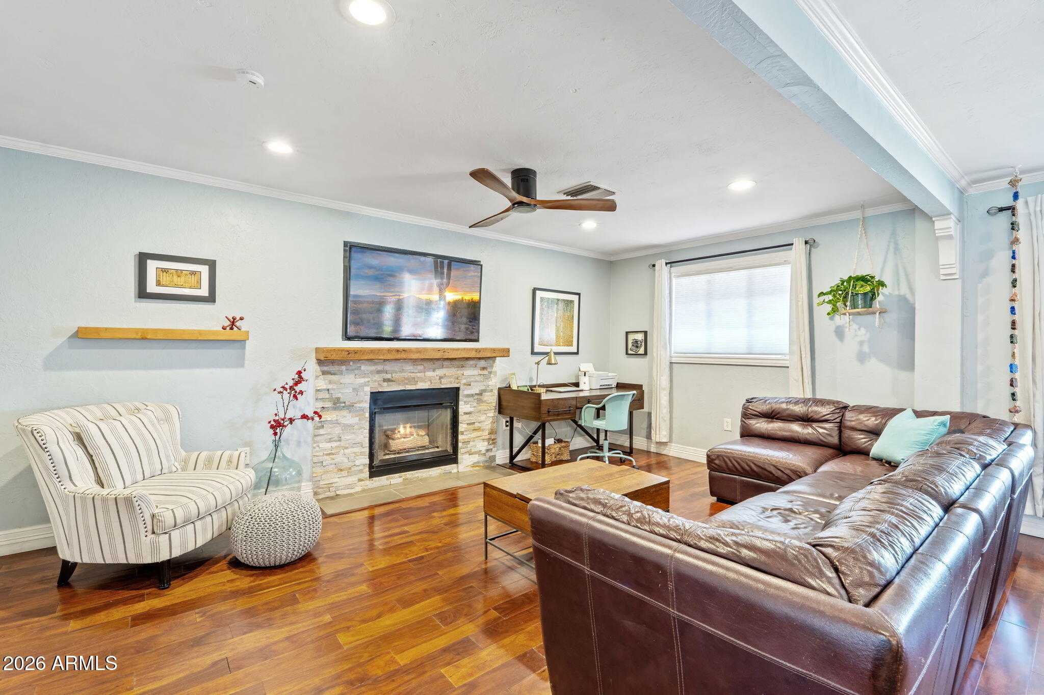 1936 W CLARENDON Avenue