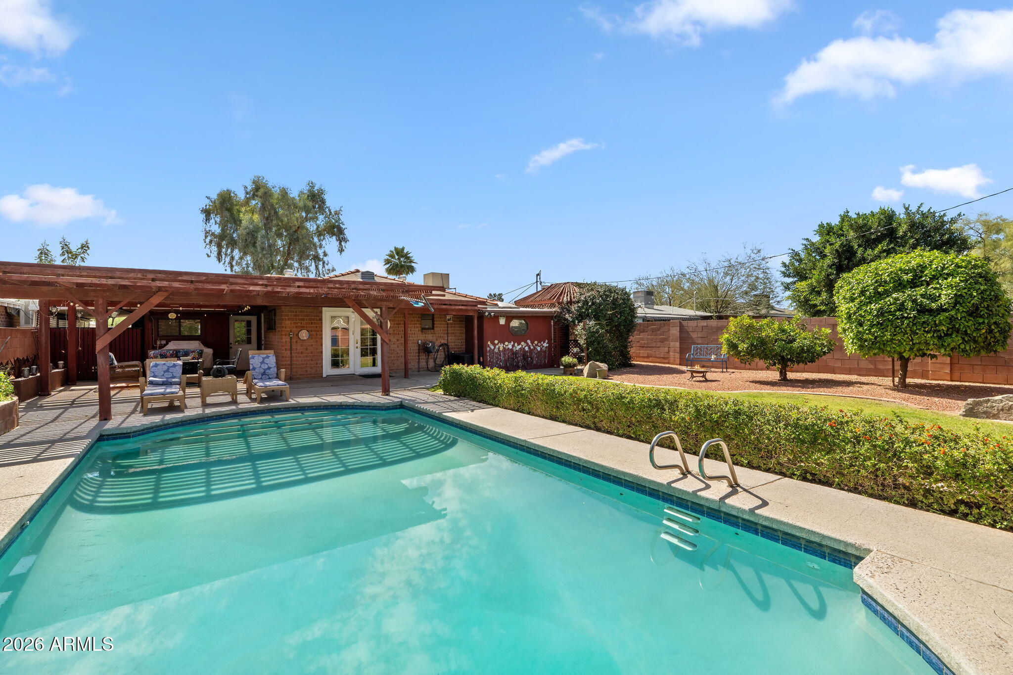 1936 W CLARENDON Avenue