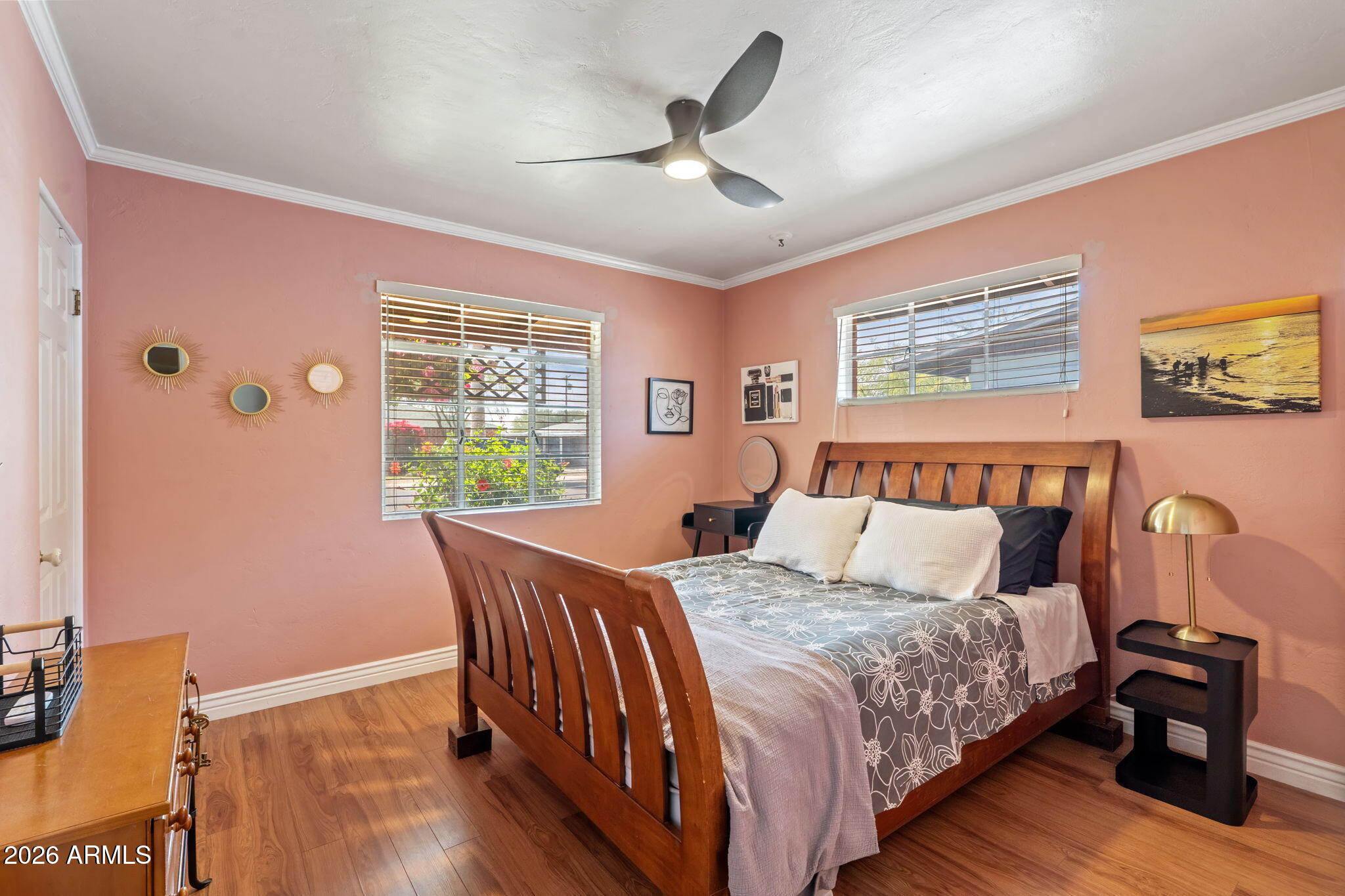 1936 W CLARENDON Avenue