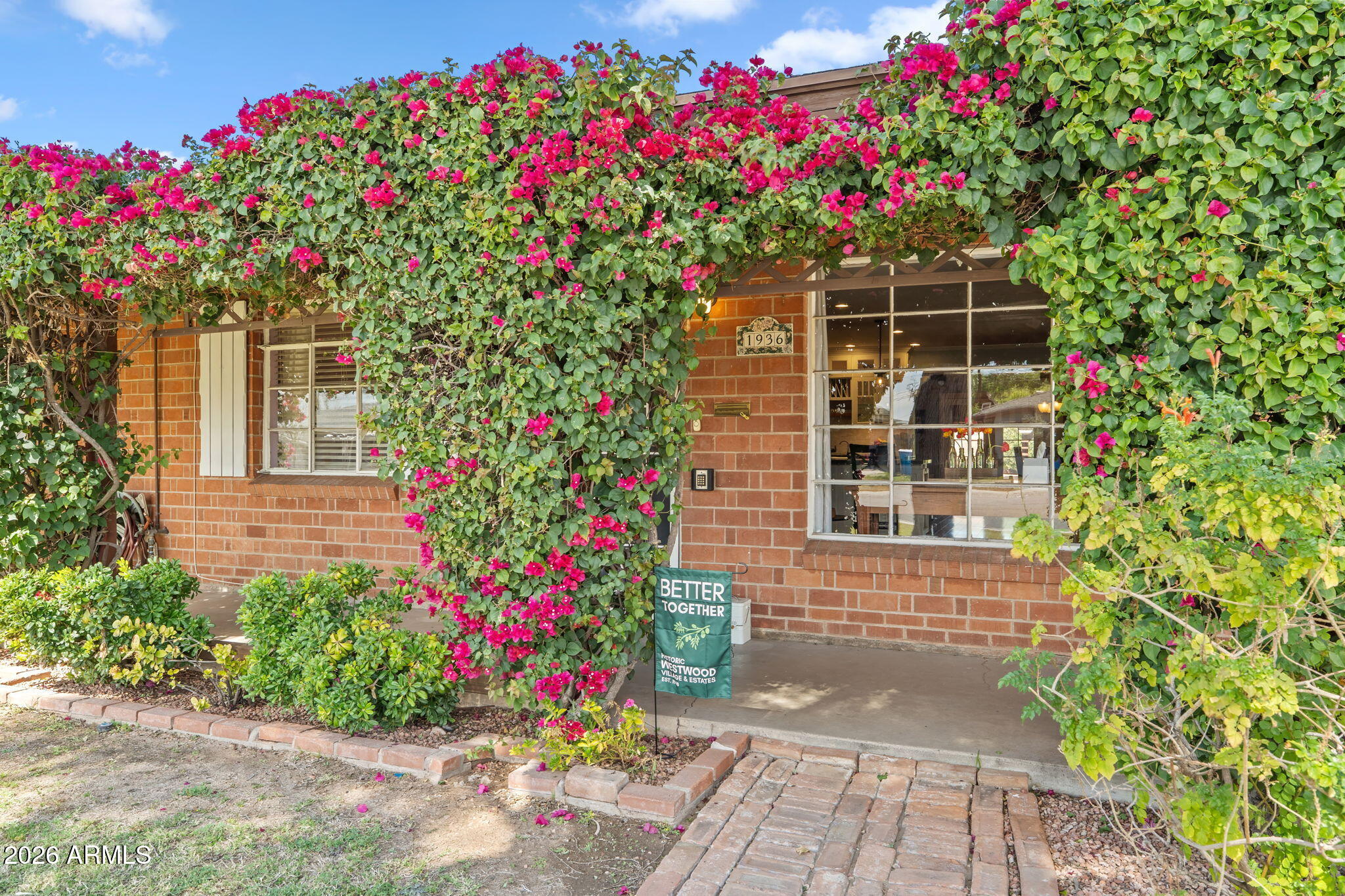 1936 W CLARENDON Avenue