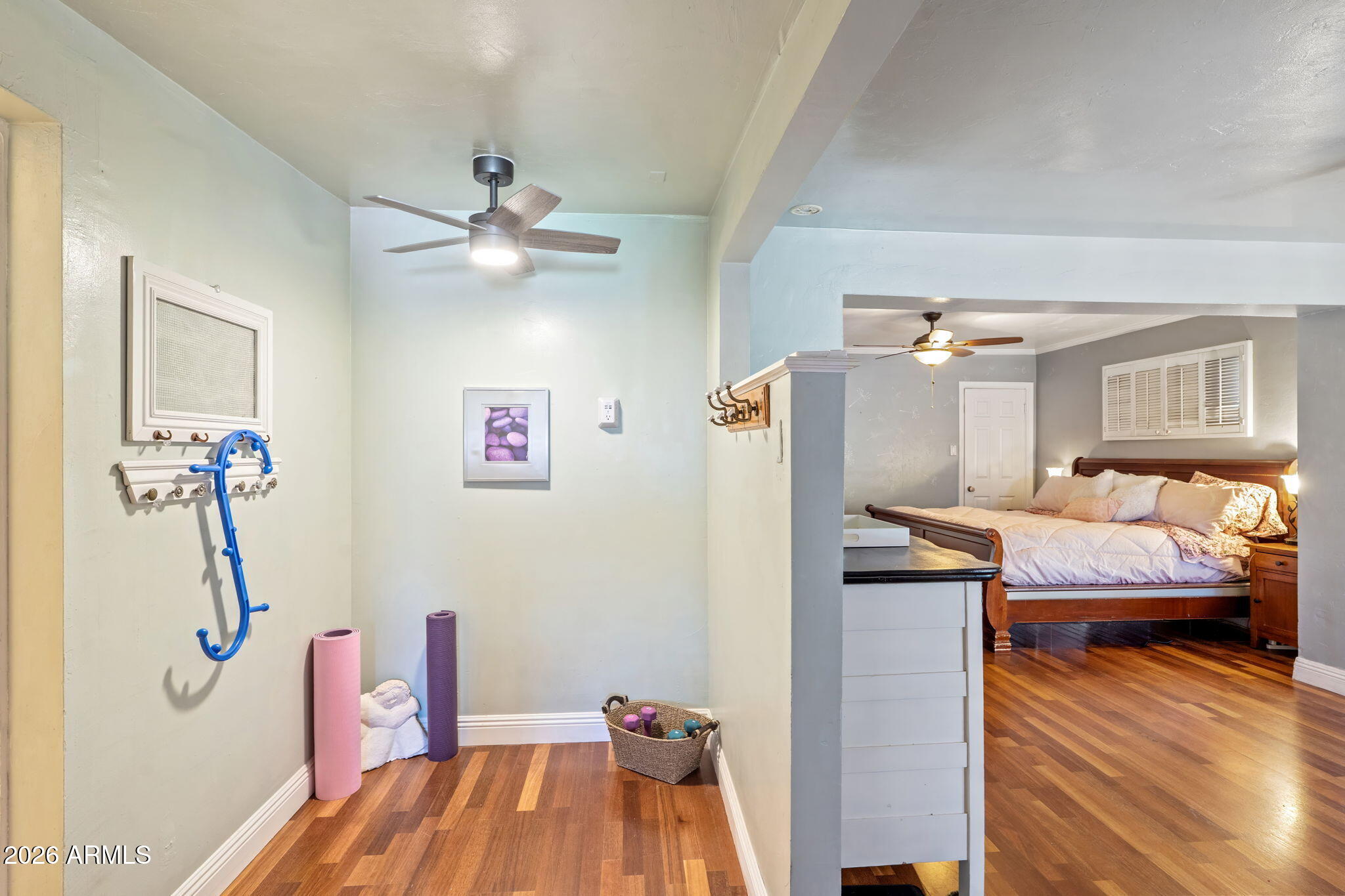 1936 W CLARENDON Avenue