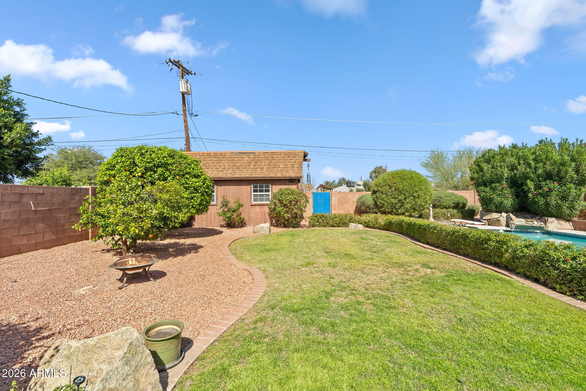 1936 W CLARENDON Avenue