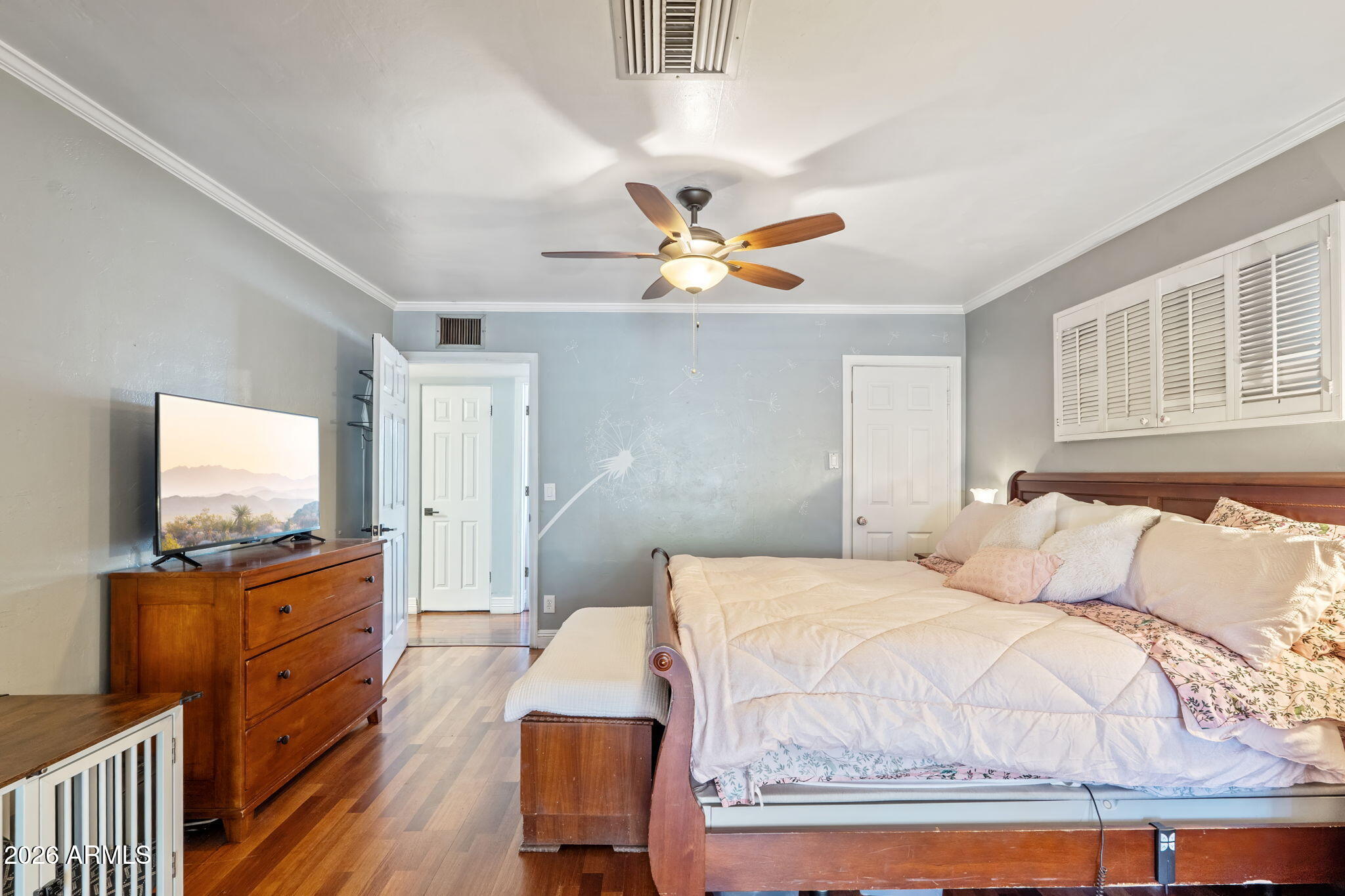 1936 W CLARENDON Avenue