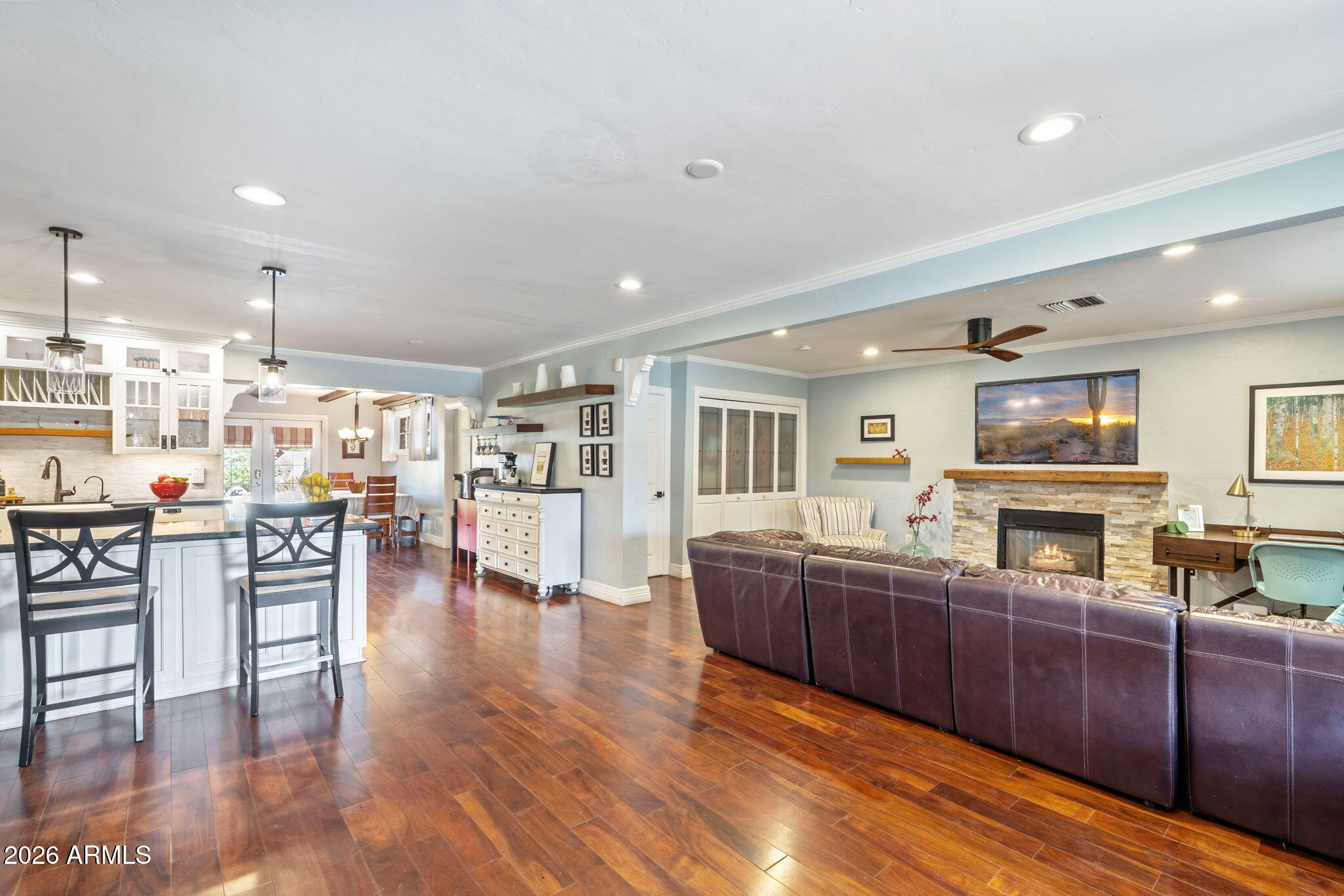 1936 W CLARENDON Avenue