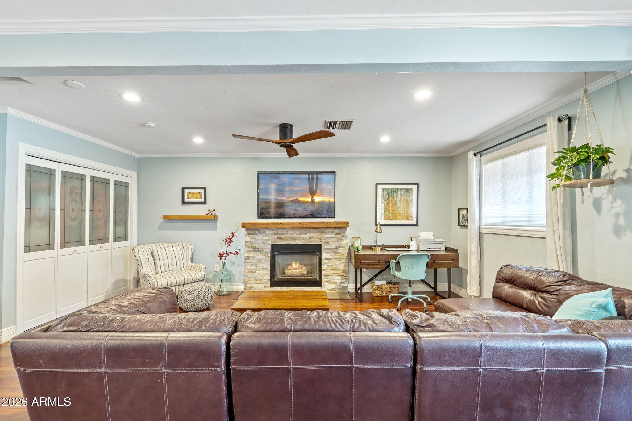 1936 W CLARENDON Avenue