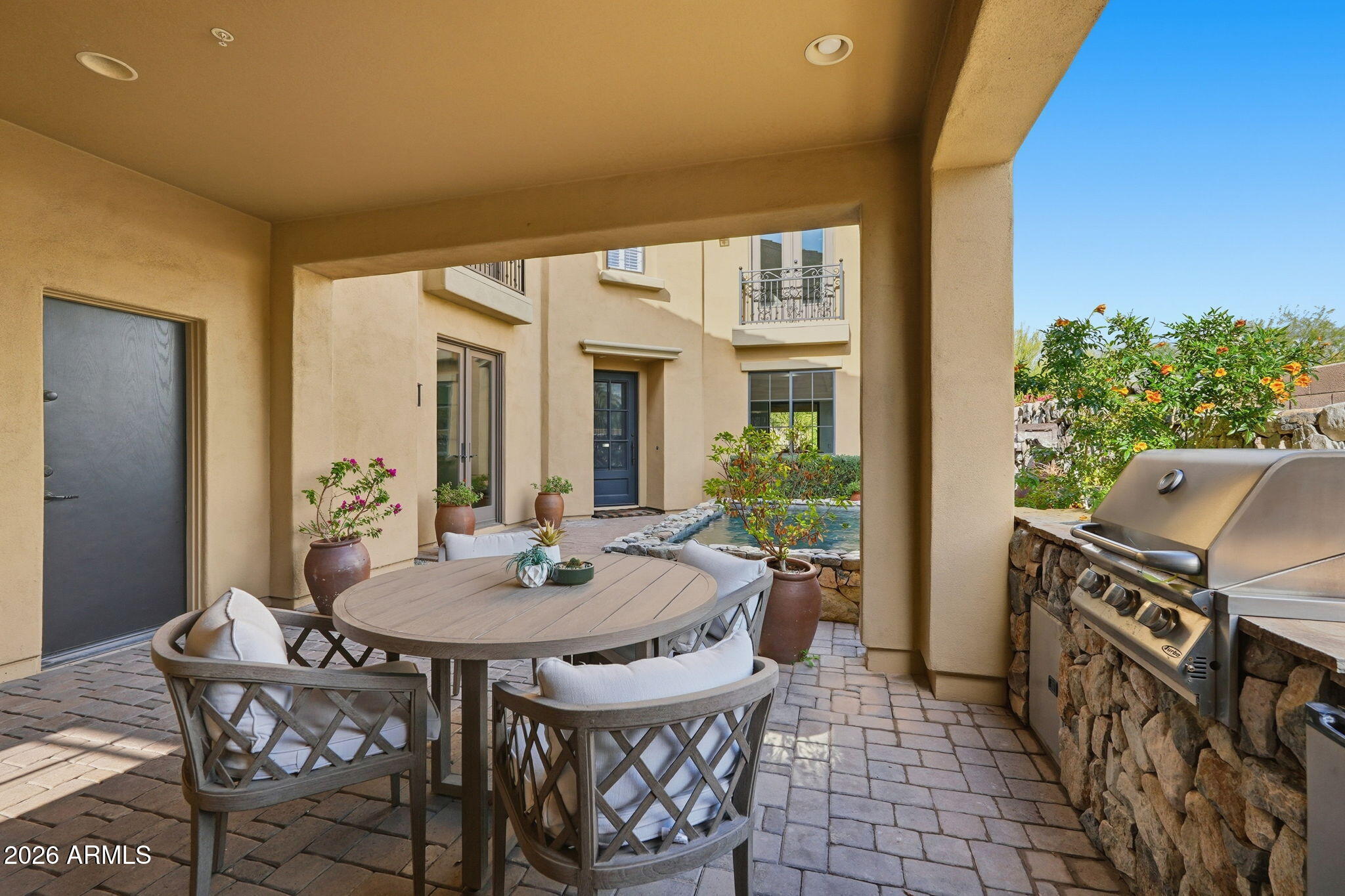 9832 E EDGESTONE Drive